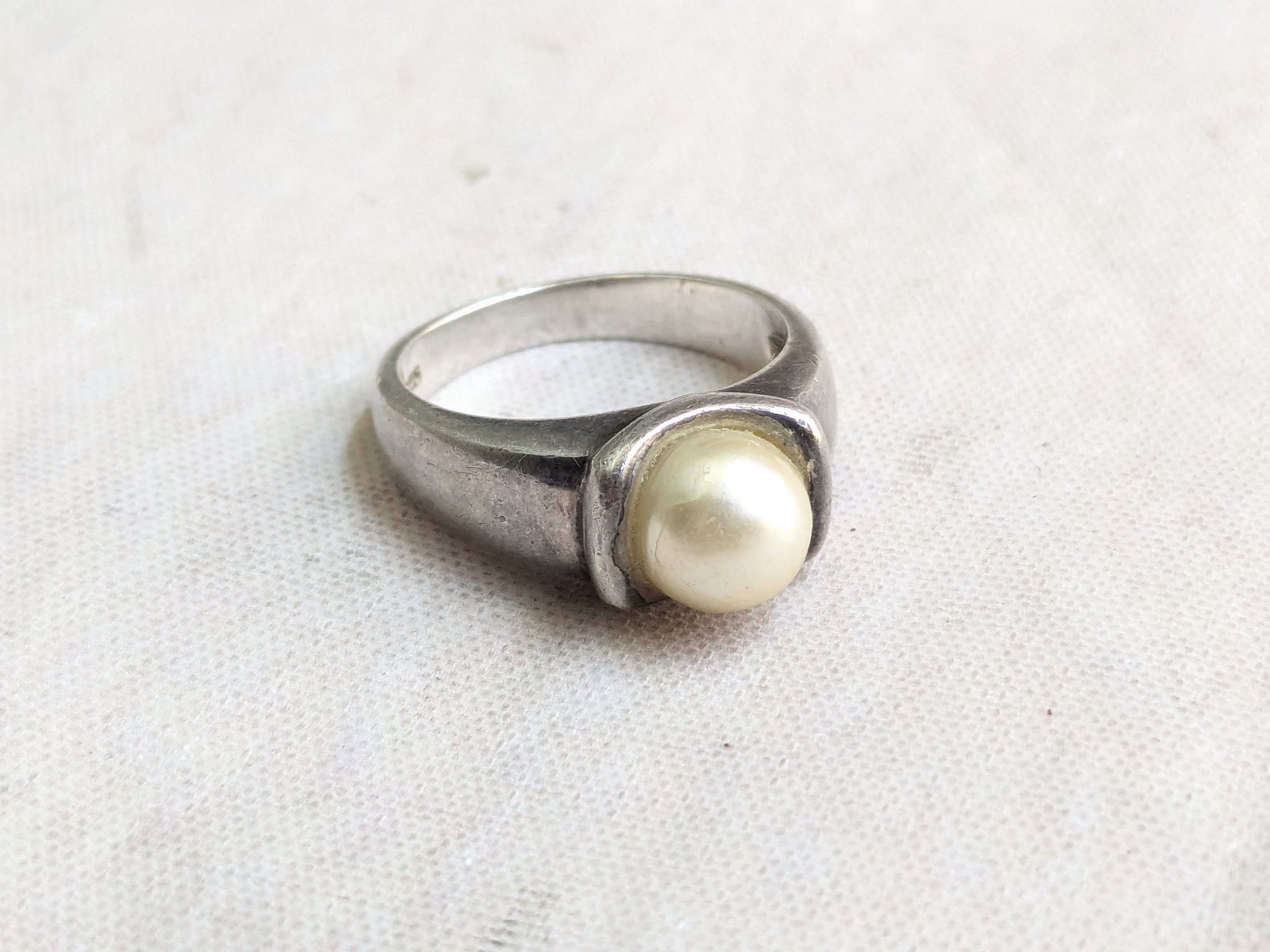 Jewelry × Vintage Vintage Sterling Silver Ring Faux Pearl 8 Size ONE SIZE - 2 Thumbnail