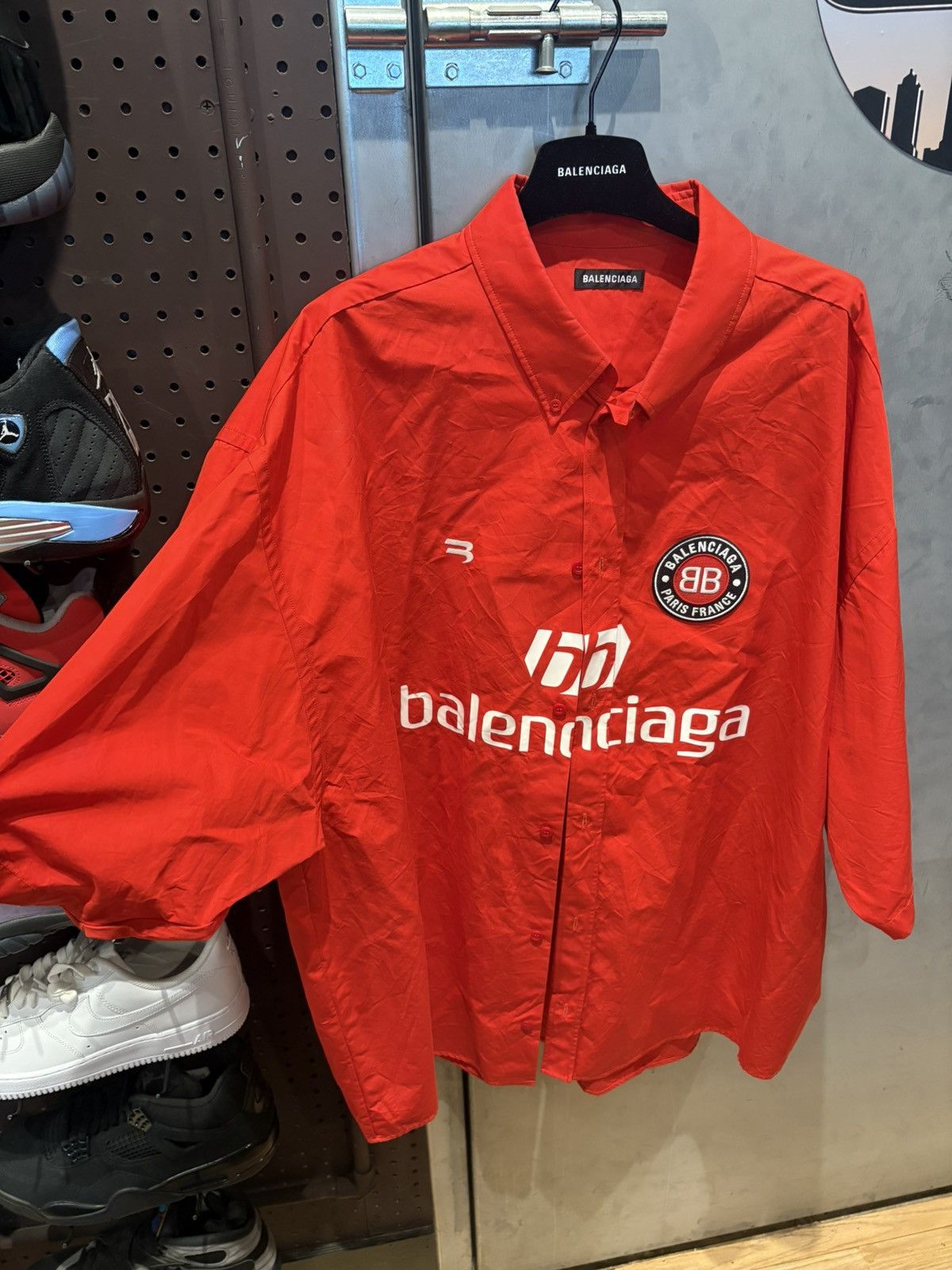 Balenciaga Balenciaga Button Down Short Sleeve Red Size 44 Size US S / EU 44-46 / 1 - 1 Thumbnail