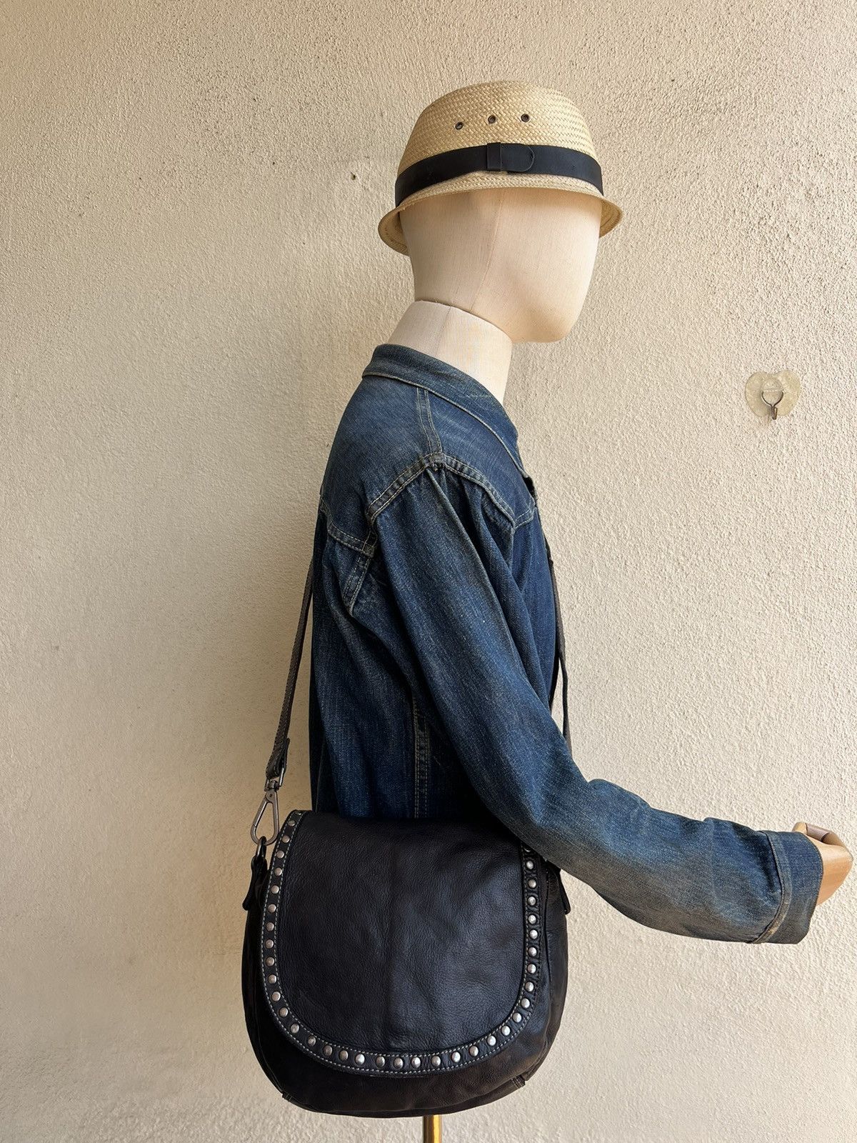 CLOSED Vintage CLOSED Discoloured Patina Leather Studded Bag Sling Size ONE SIZE - 2 Thumbnail