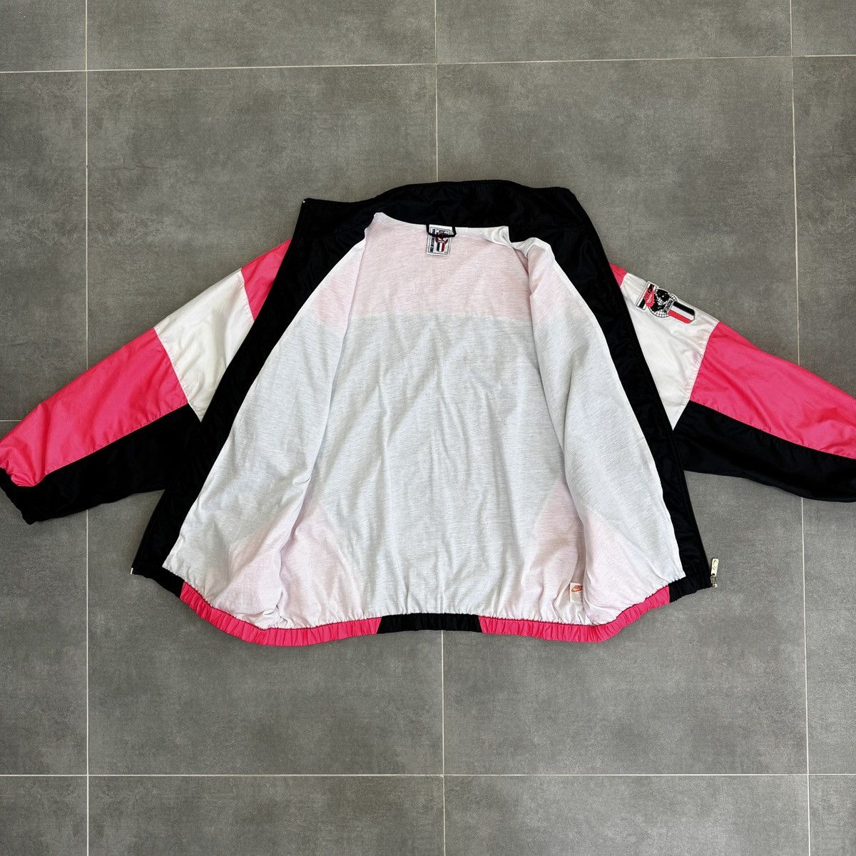 Nike Vintage Nike International Nylon Men Track Jacket Size XL Size US XL / EU 56 / 4 - 8 Thumbnail