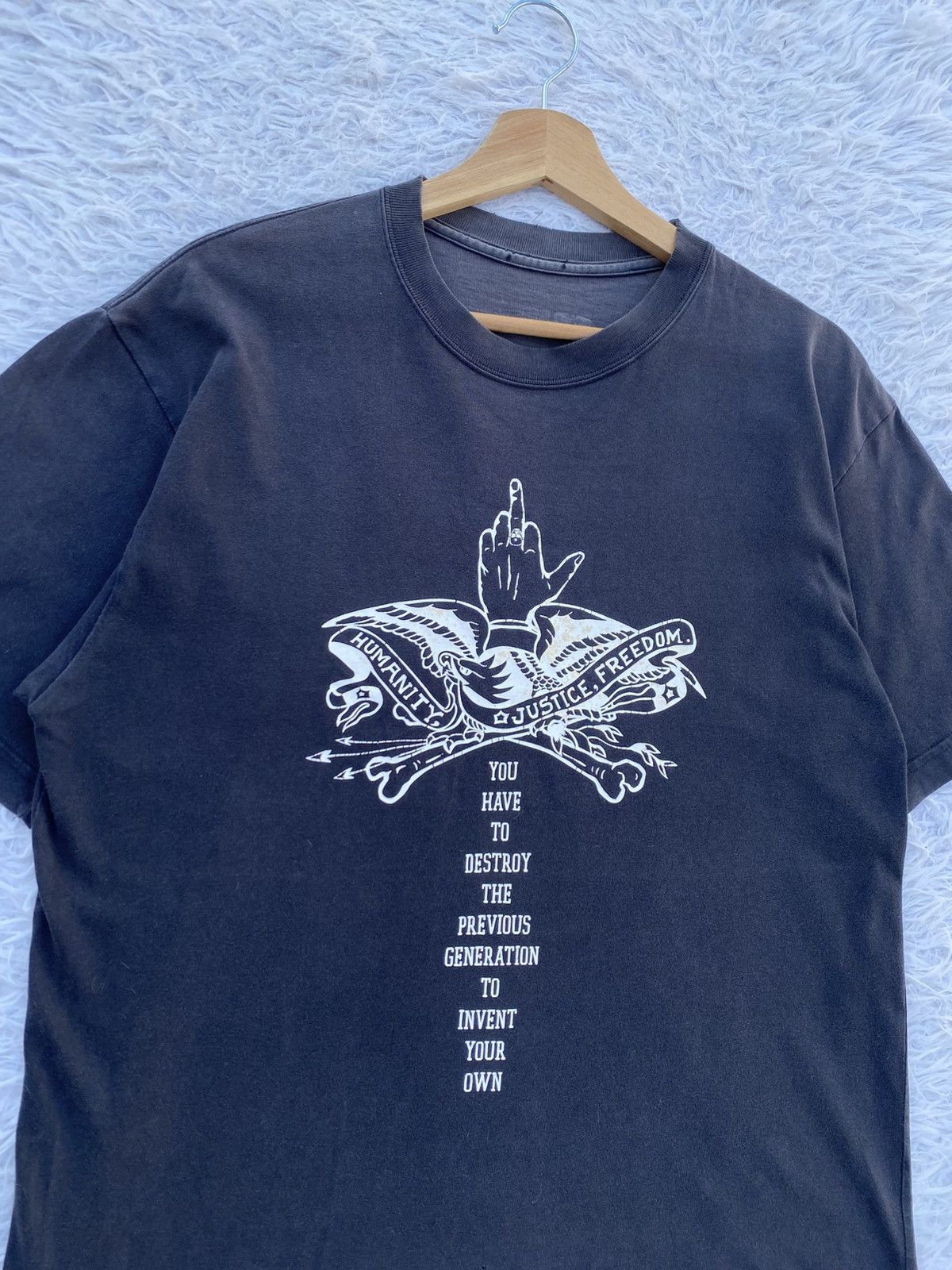 Neighborhood Rare Vintage 2004 Neighborhood "Fight Alone" Tshirt Size US L / EU 52-54 / 3 - 8 Thumbnail