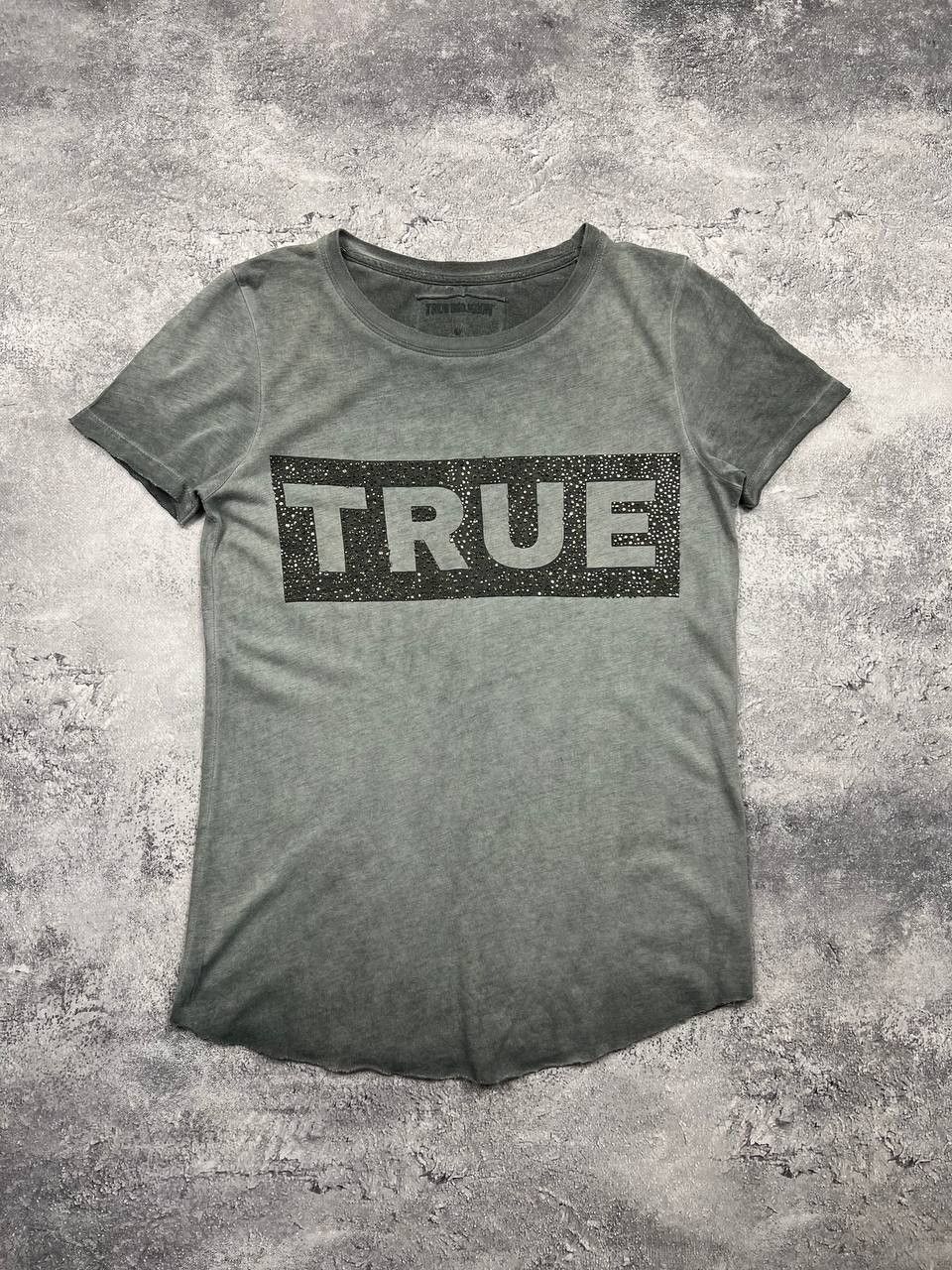 True Religion Vintage 2000s True Religion T-Shirt Big Logo Avant Garde Tee Size XS / US 0-2 / IT 36-38 - 2 Thumbnail