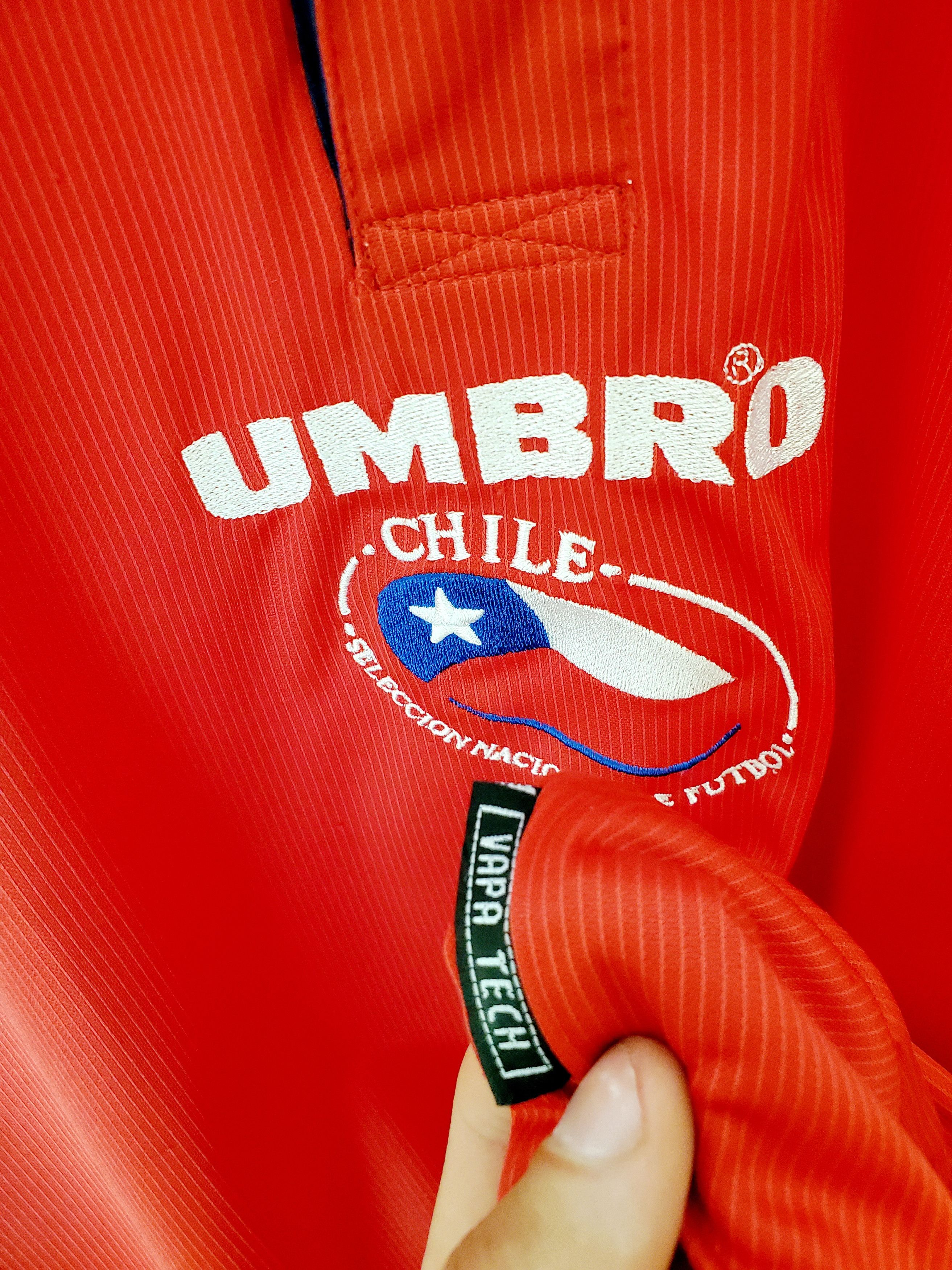 Umbro × Vintage Vintage 90s Umbro Chile National soccer jersey size Xl Size US XL / EU 56 / 4 - 6 Thumbnail