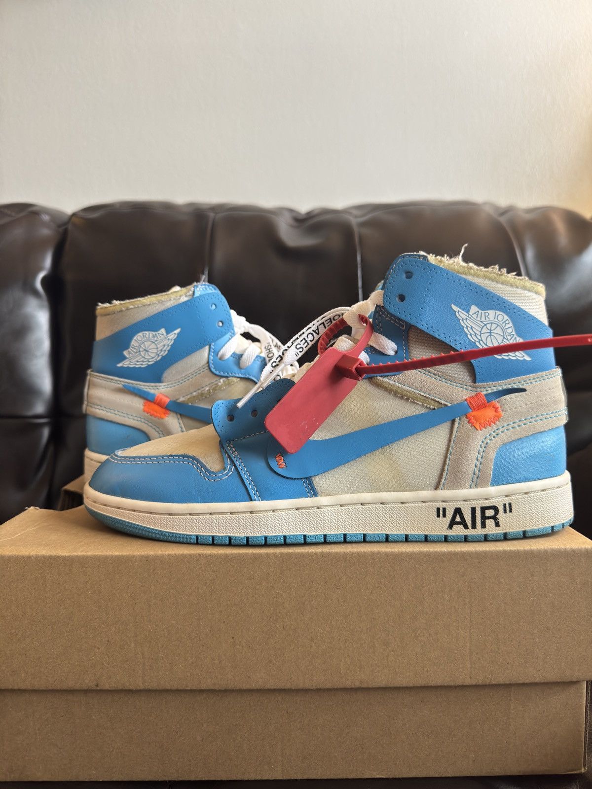 Jordan Brand × Off-White Air Jordan 1 High Off White "UNC" Size US 9.5 / EU 42-43 - 1 Thumbnail