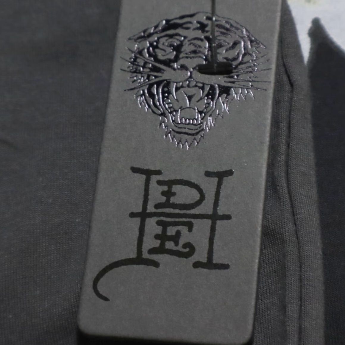 Ed Hardy Ed Hardy Skull Solid T-Shirt Charcoal Unisex's S Shirt Adults S Charcoal Skull Ed Hardy T-Shirt Mens Girls Womens 90s Concert Vintage? Wait no. Size US S / EU 44-46 / 1 - 6 Thumbnail