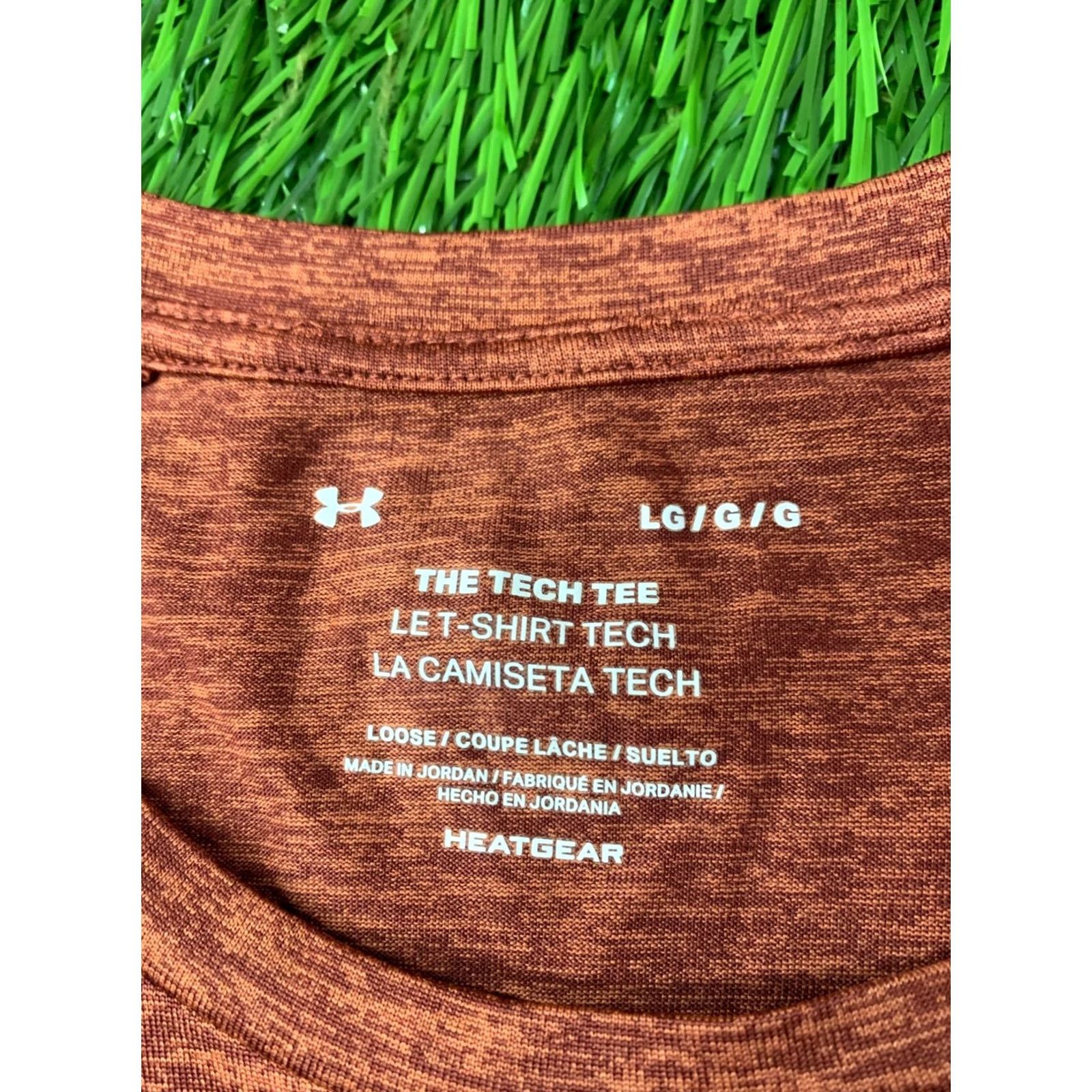 Under Armour Under Armour The Tech Tee Heatgear Shirt Shirt Men L Brown 68 cm 56 cm Short Sleeve Crew Neck 100% Polyester Classic Fit Activewear Summer CrossFit Size US L / EU 52-54 / 3 - 4 Thumbnail