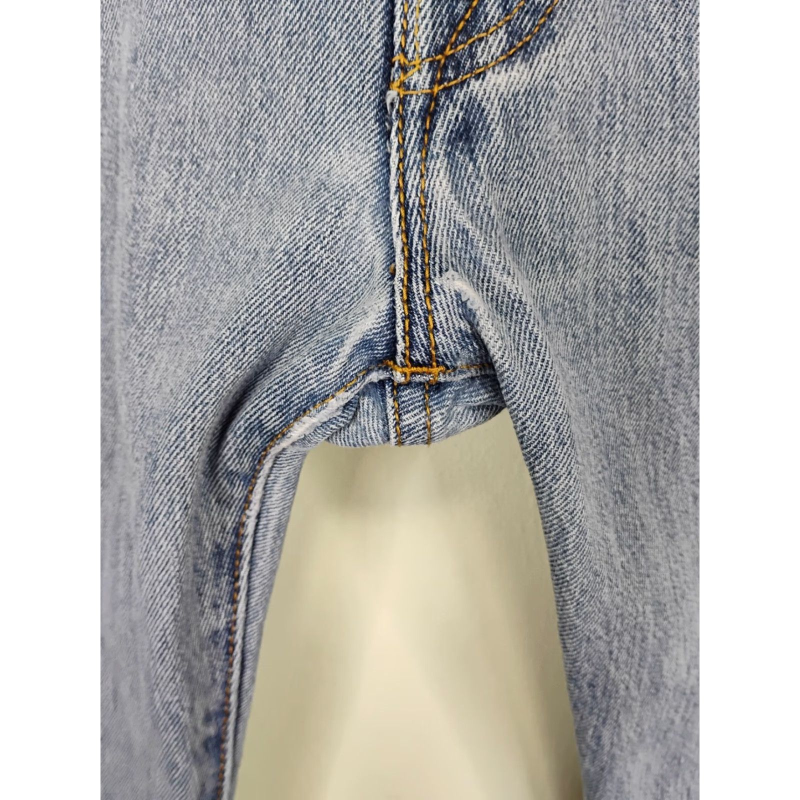 Levi's Levi's 501 Jeans Mens 36x32 Straight Denim Medium Wash Button Fly Distressed Vintage No Size US 36 / EU 52 - 5 Thumbnail