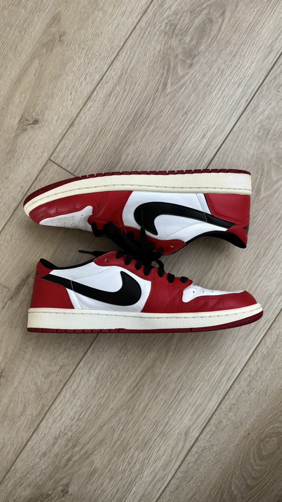 Nike Air Jordan 1 Low OG Chicago 2016 SIZE 10.5 GREAT CONDITION Size US 10.5 / EU 43-44 - 2 Thumbnail