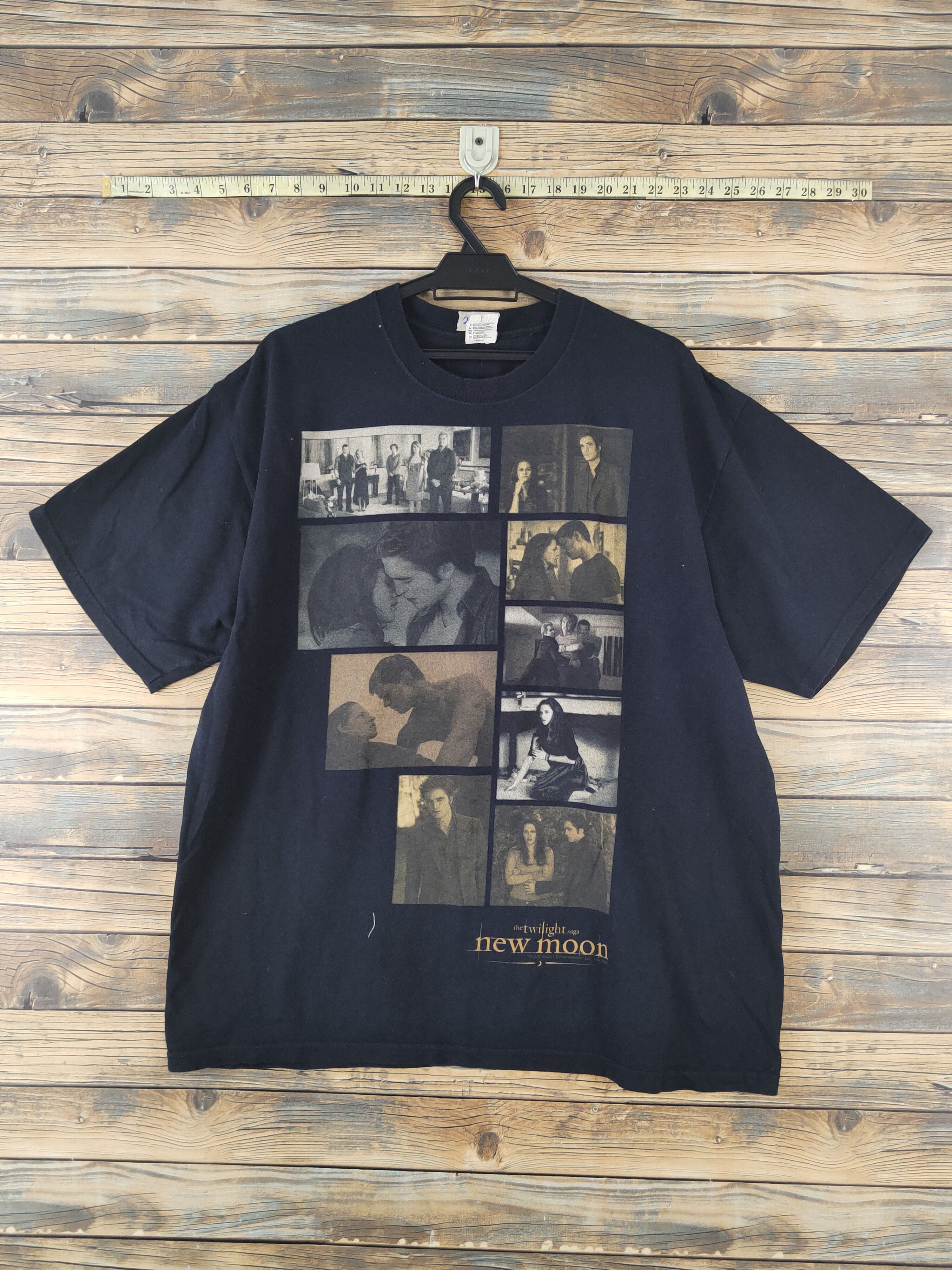 Vintage DL Twilight New Moon black movie Short Sleeve T-shirt #2078 Size US XL / EU 56 / 4 - 1 Thumbnail