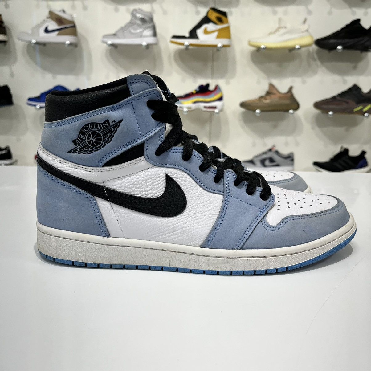Nike Air Jordan 1 Retro High OG University Blue Size US 11 / EU 44 - 7 Thumbnail