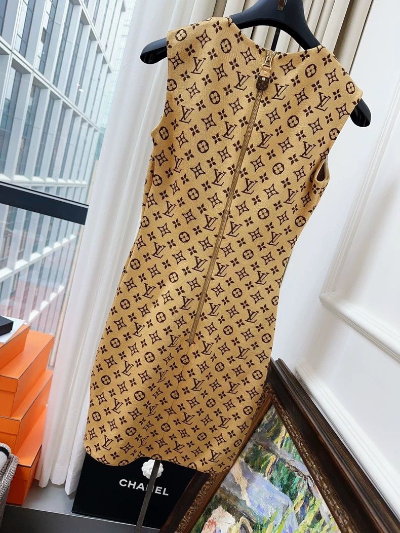 Louis Vuitton LOUIS VUITTON Khaki dress skirt full logo deep V sleeveless Size XS / US 0-2 / IT 36-38 - 2 Thumbnail