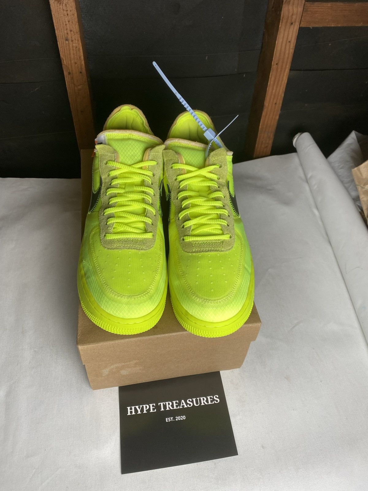 Nike Size 10.5 - Nike Air Force 1 Low Off-White Volt (2018) VNDS Size US 11 / EU 44 - 2 Thumbnail