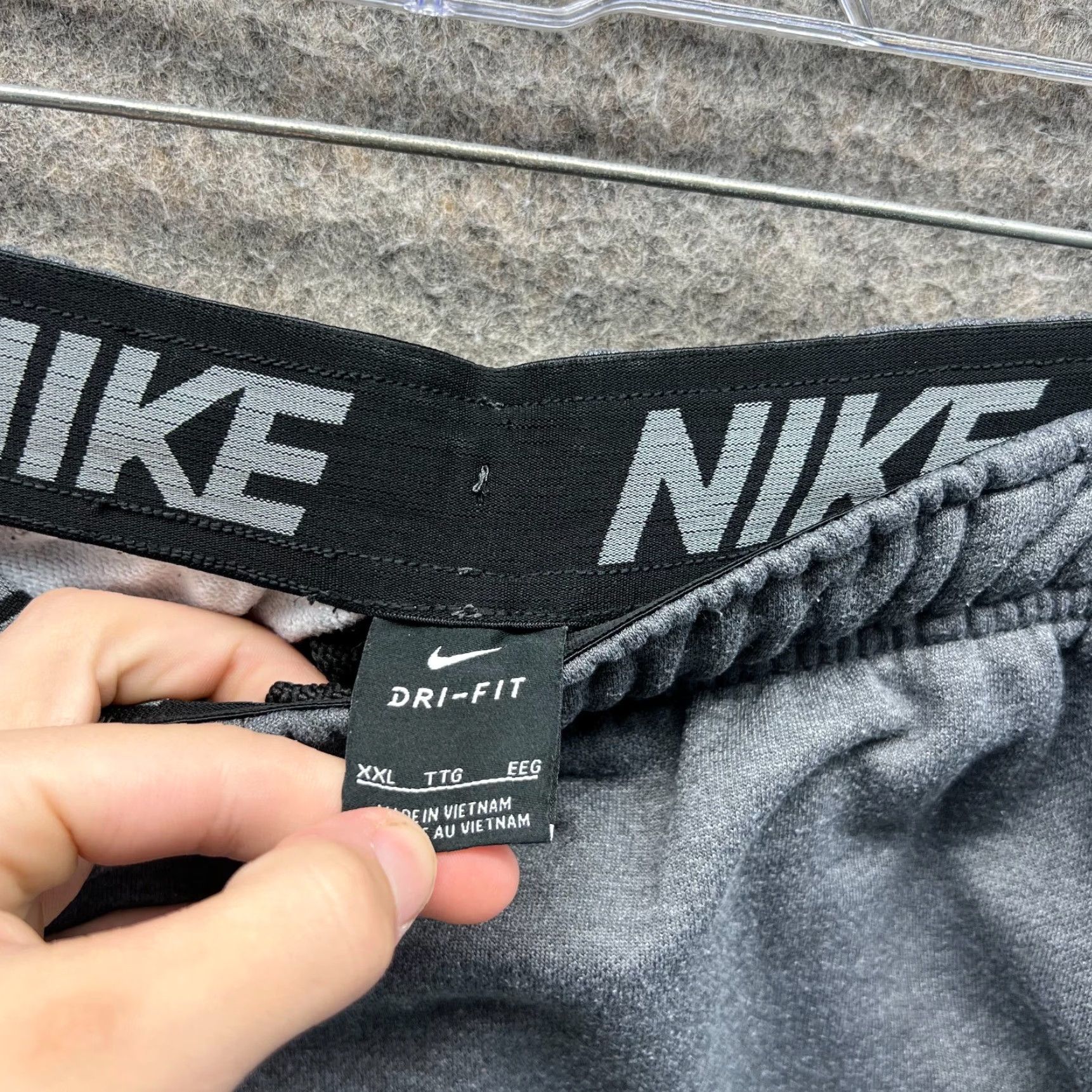Nike VINTAGE Nike Sweatpants Men 2XL Gray Athletic Training Dri Fit Polyester Jogger Knit XXL Size US 39 - 5 Thumbnail