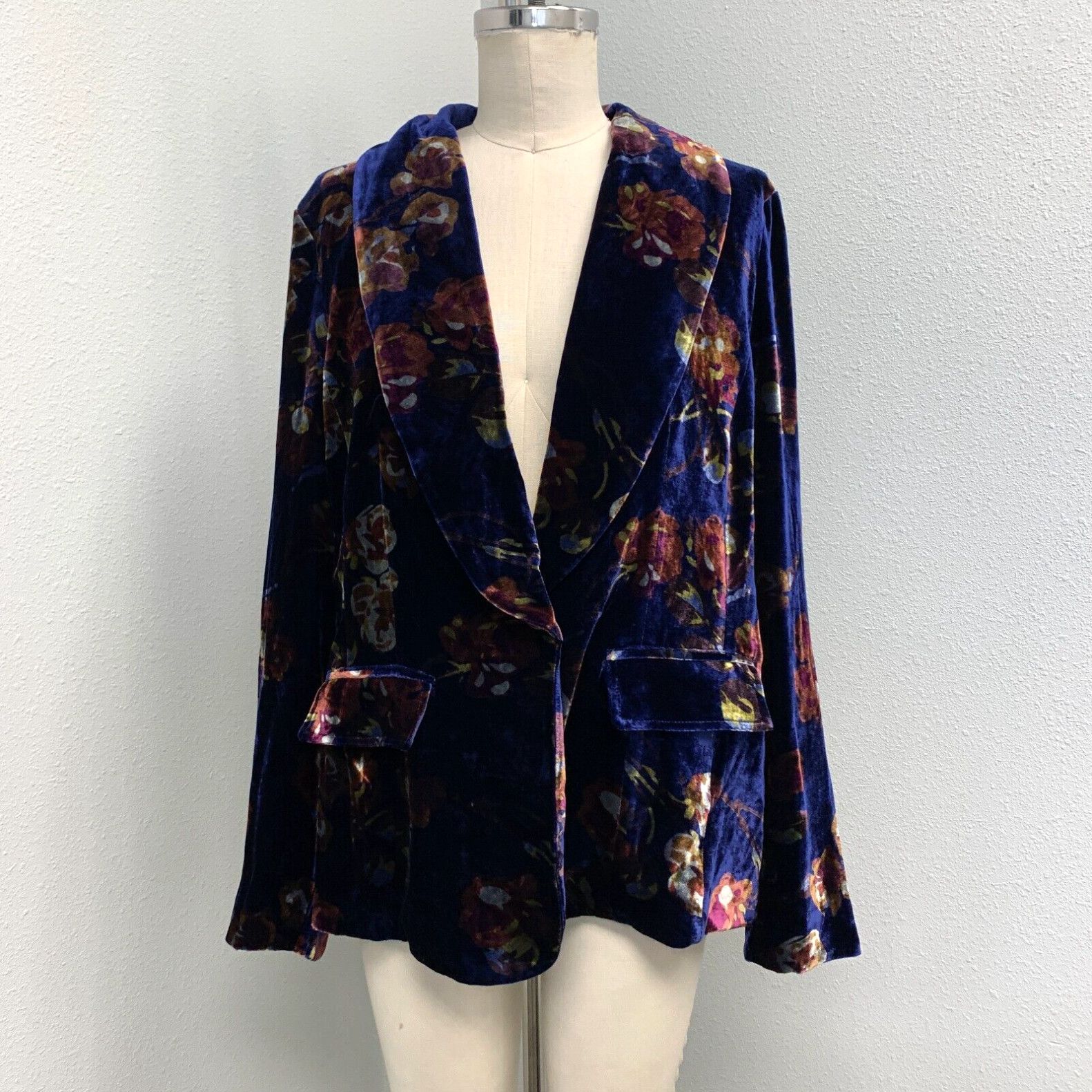 image of Vintage Sundance Blue Floral Velvet Lined Blazer Jacket Women's 16 Shawl Collar Euc in White (Size 