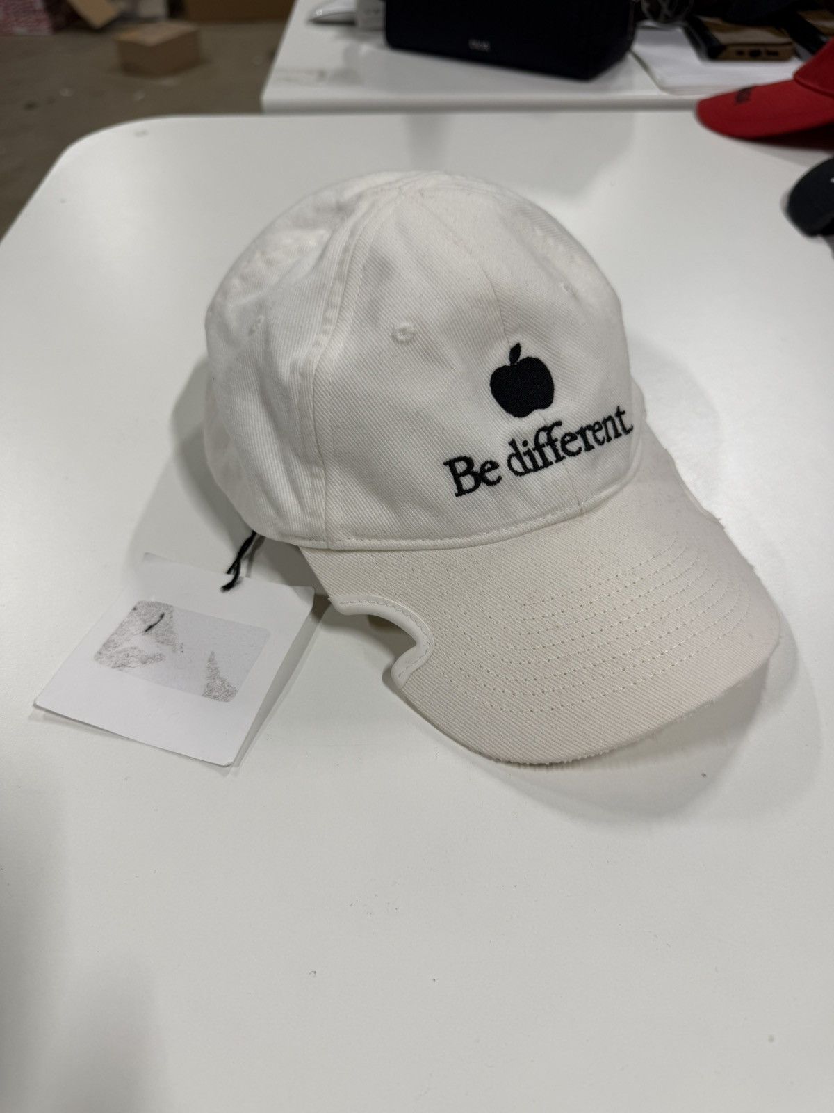 Balenciaga Balenciaga Be Different Apple Logo Baseball Cap NEW 650$ Size ONE SIZE - 1 Thumbnail