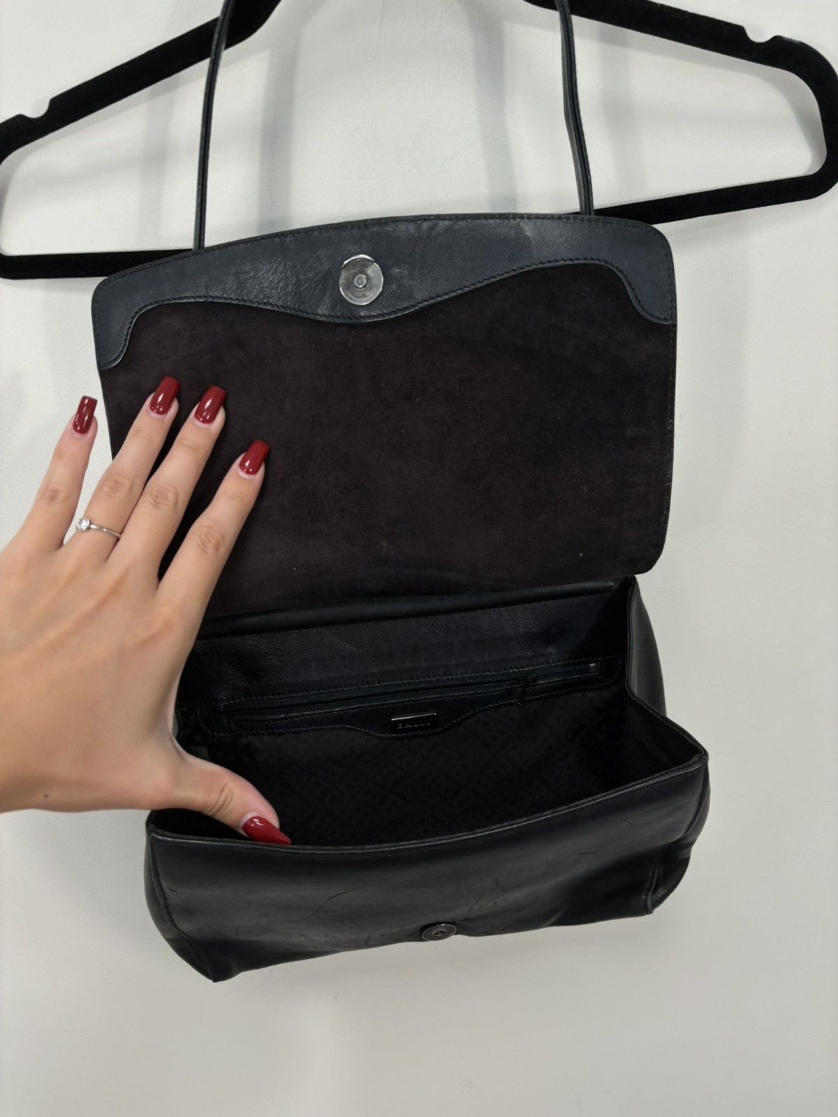 Bally Bally Black Classic Leather Shoulder Bag Size ONE SIZE - 13 Thumbnail