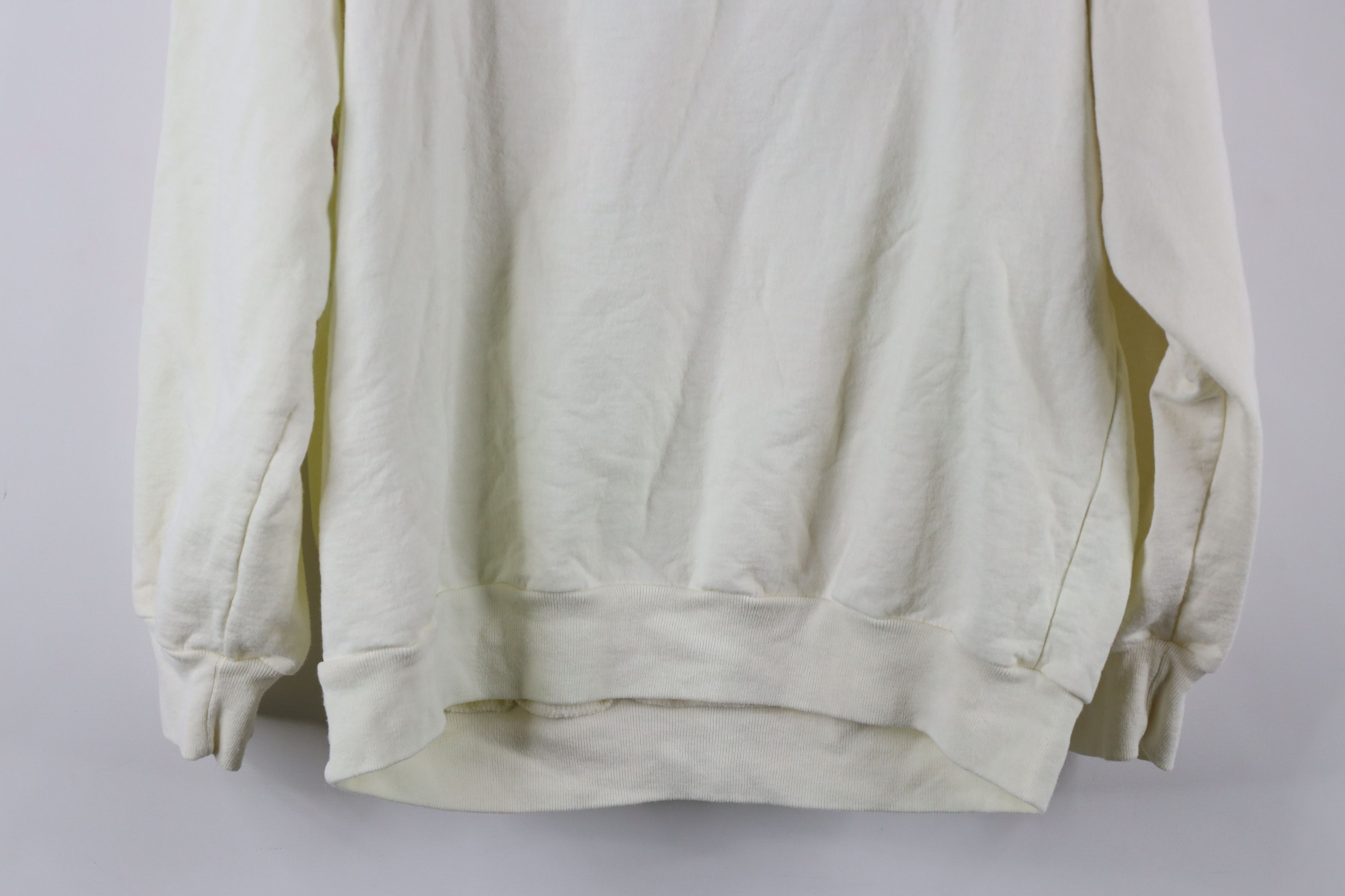 Vintage Vintage 90s Streetwear Snowflake Heart Sweatshirt Cream Size L / US 10 / IT 46 - 9 Thumbnail