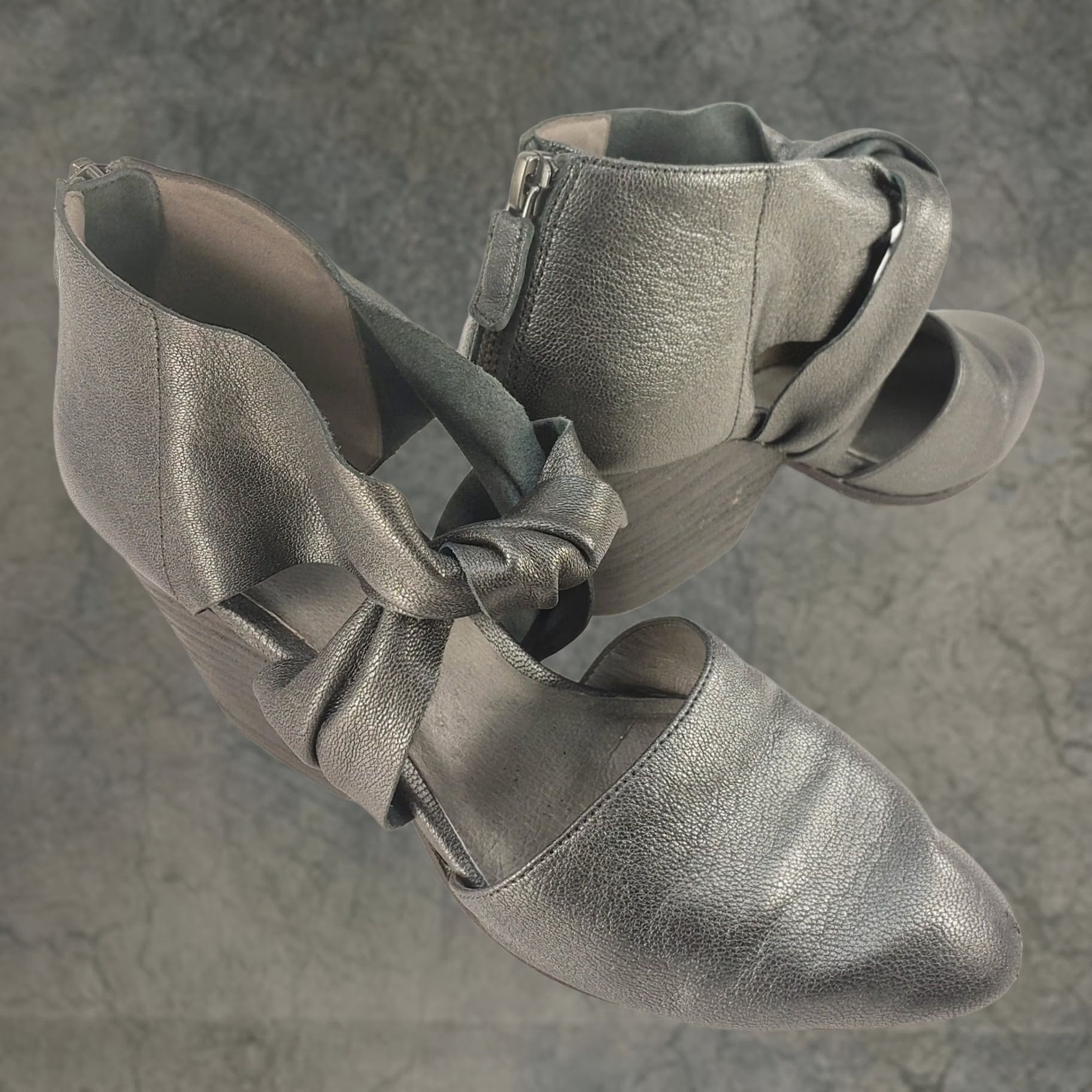 Eileen Fisher Eileen Fisher Silver Metallic Strappy Sandals Women 7.5 Closed Pointed Toe Leather Leather Zip Flat Sandal Womens Silver 7.5 Vintage No Size US 8 / IT 38 - 1 Thumbnail