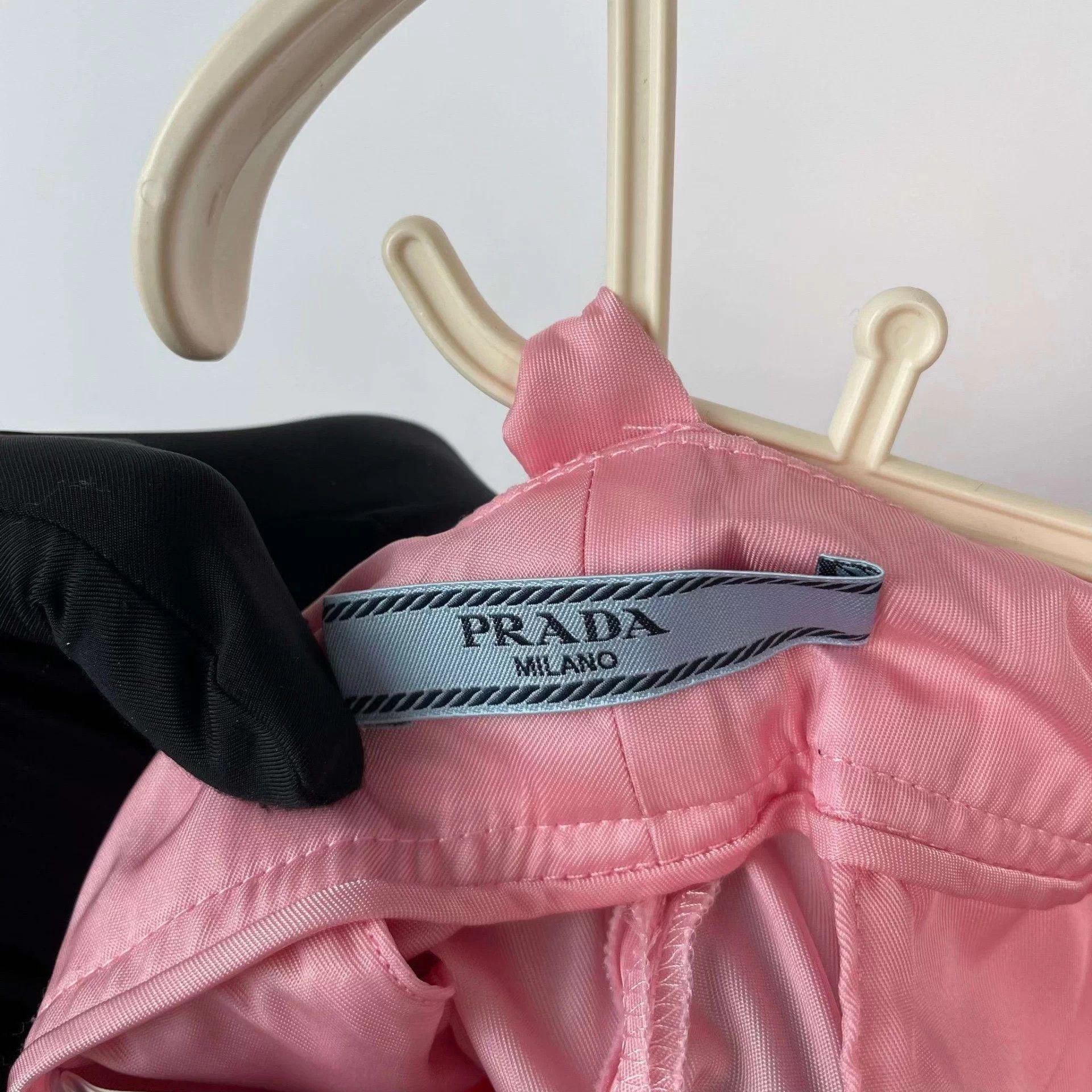 Prada Prada Nylon Pink 165 2020 Shorts Size 28" / US 6 / IT 42 - 4 Thumbnail
