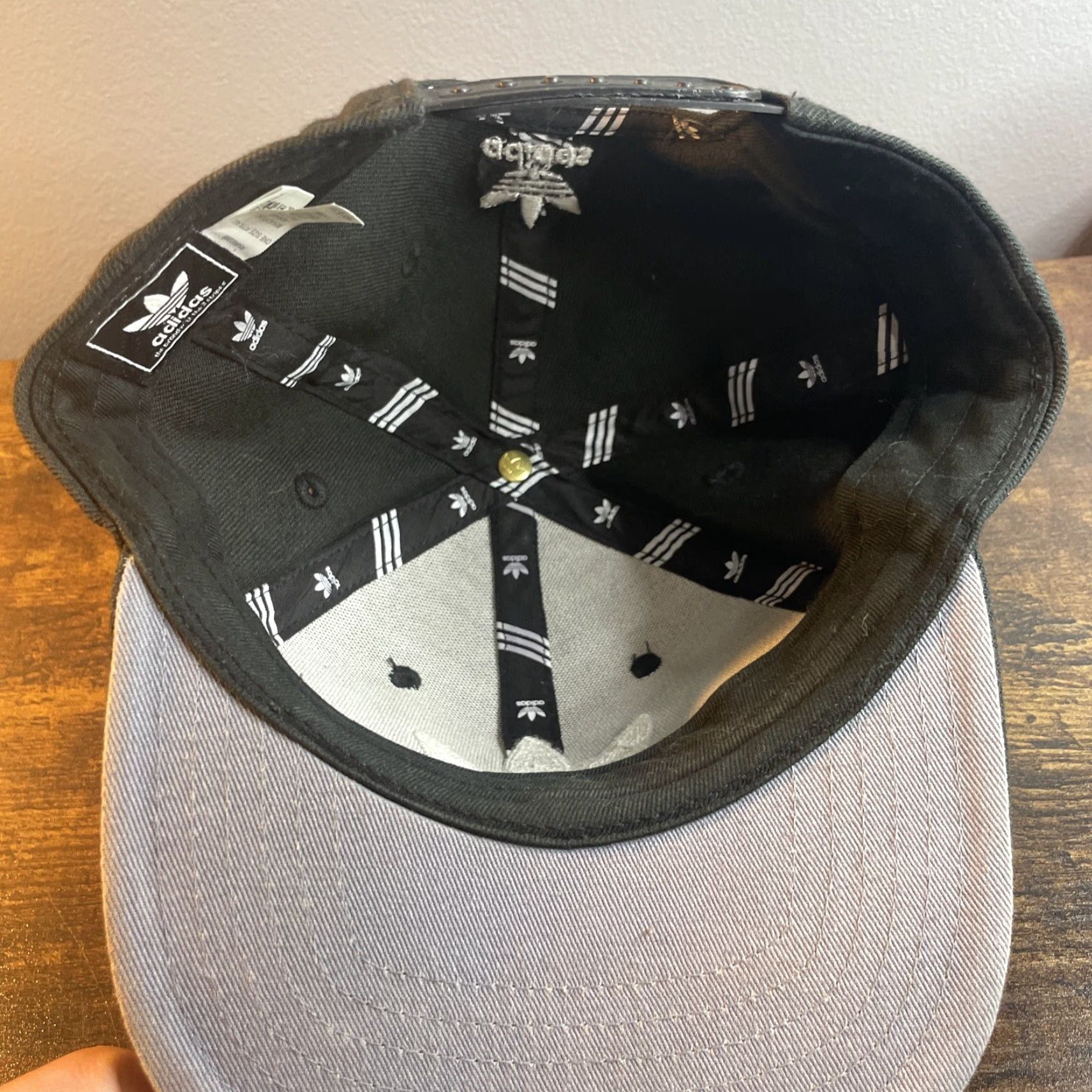 Adidas Adidas Originals Men's Trefoil Chain Flat brim Snapback Cap One Size Black/White Solid Hat Mens Snapback Cap Size ONE SIZE - 3 Thumbnail