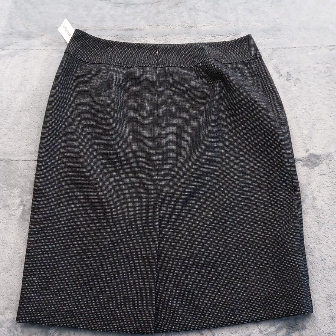 Vintage Jones Studio Black Knee Length Pencil Skirt Size 6 Lined Slit User: Jones Studio Black Knee Length Pencil Skirt Size 6 Lined Slit Size 28" / US 6 / IT 42 - 6 Thumbnail