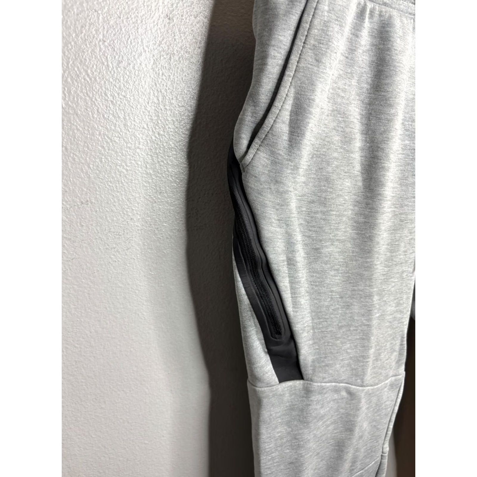 Nike Nike Tech Fleece Pants Mens M Jogger Athletic Tapered Sweatpants Zip Pocket Gray Size US 31 - 3 Thumbnail