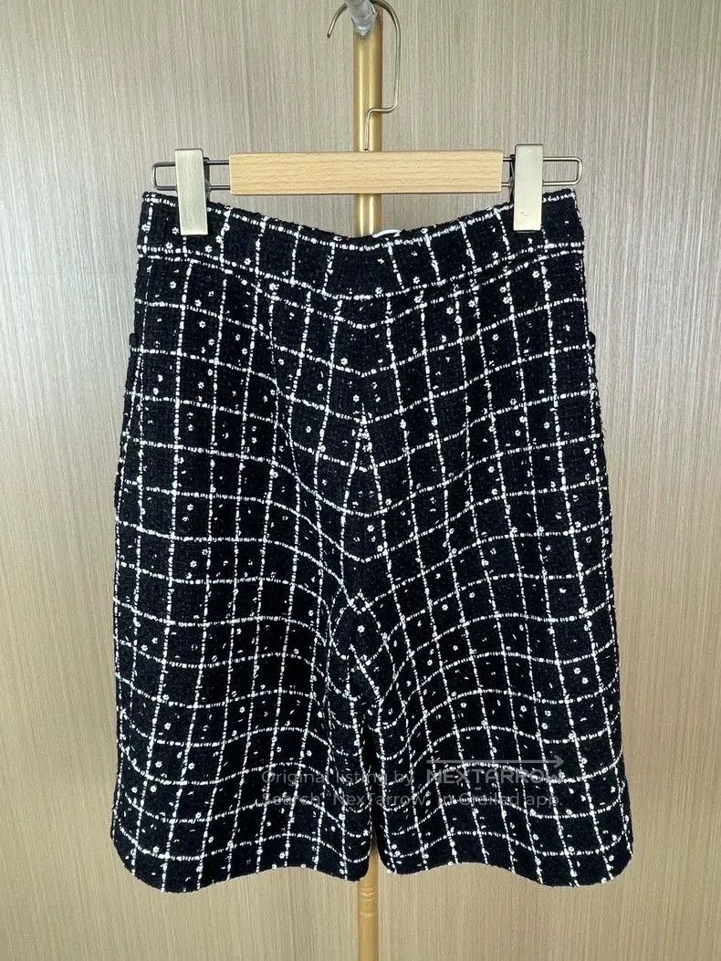 Chanel Chanel Sequin Tweed Black and White Check Shorts. Size US 36 / EU 52 - 2 Thumbnail