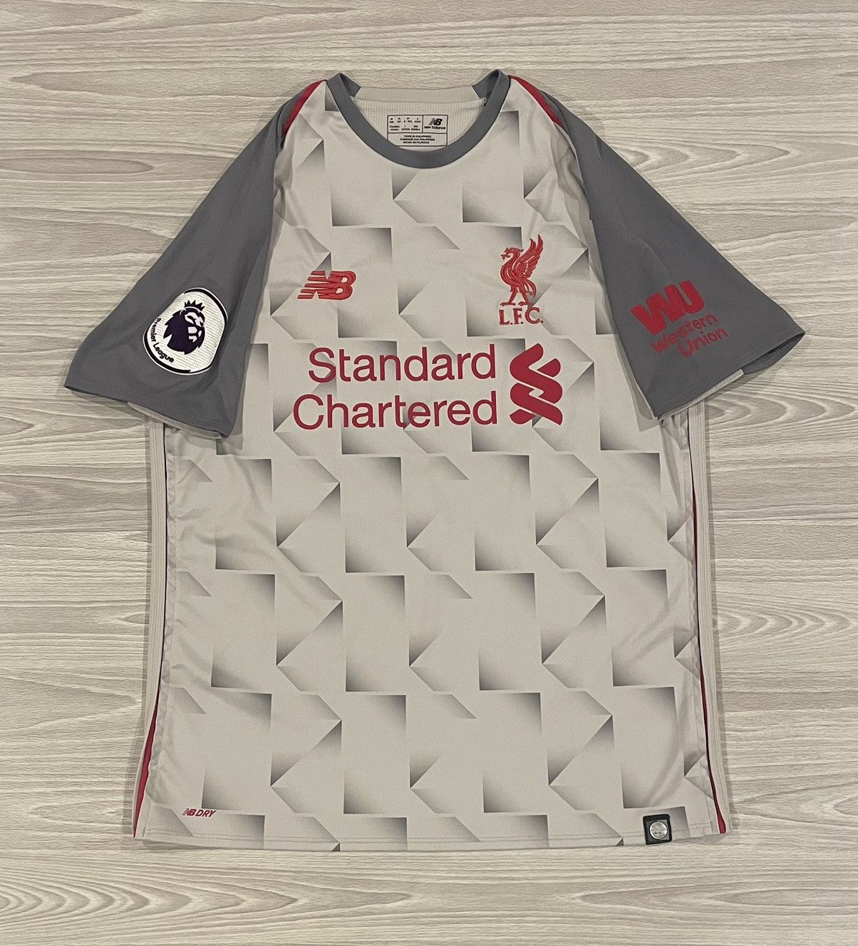 New Balance New Balance 2018/19 Liverpool Salah #11 Jersey Men’s Medium Size US M / EU 48-50 / 2 - 4 Thumbnail