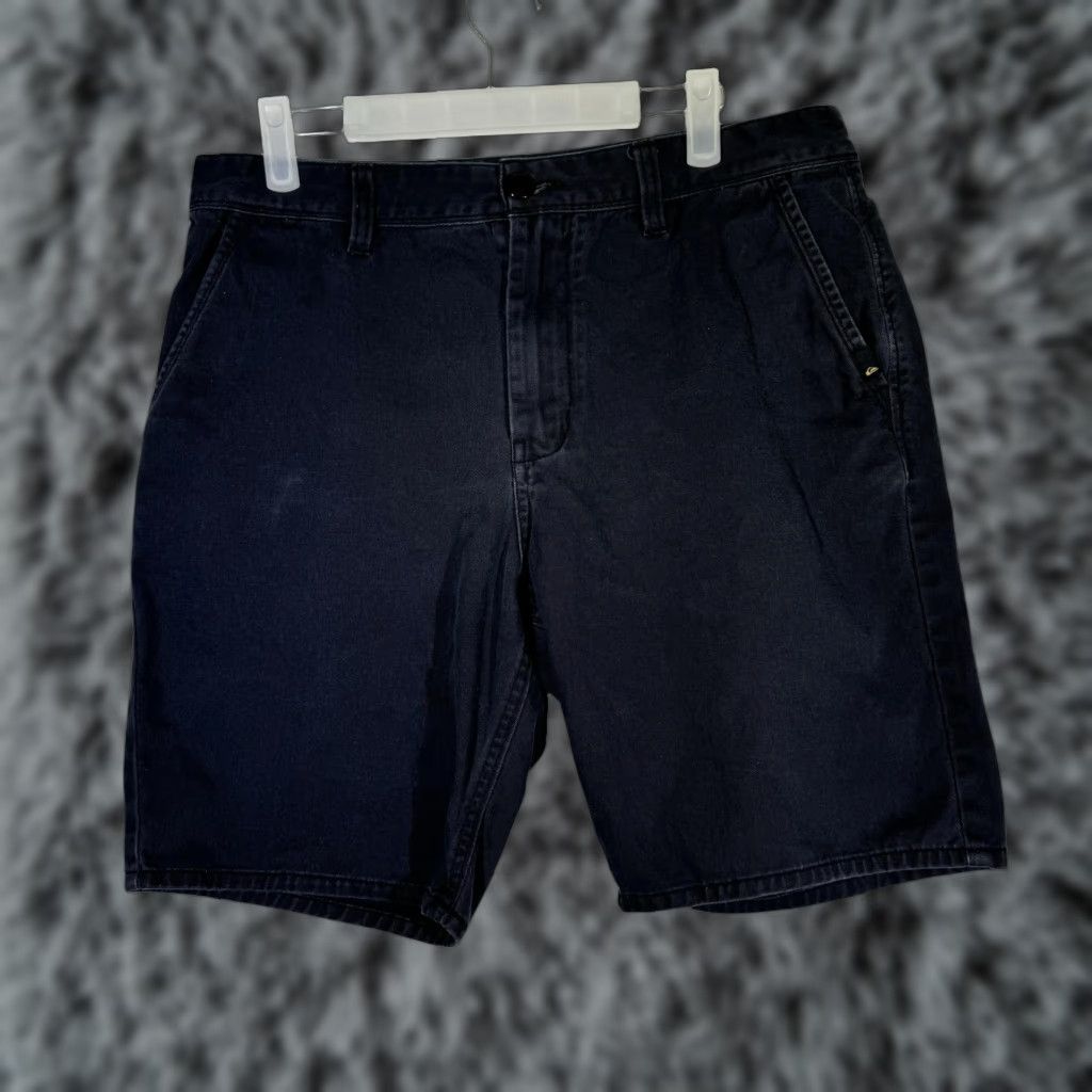 Quiksilver Quiksilver Shorts Mens 33 Black Straight Fit Chino Summer Casual Cotton Pockets Casual Mens 33 Black Size US 33 - 1 Thumbnail