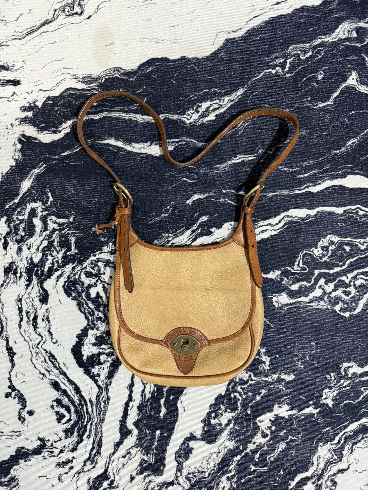 Vintage Dooney & bourkey leather slingbag Size ONE SIZE - 1 Thumbnail