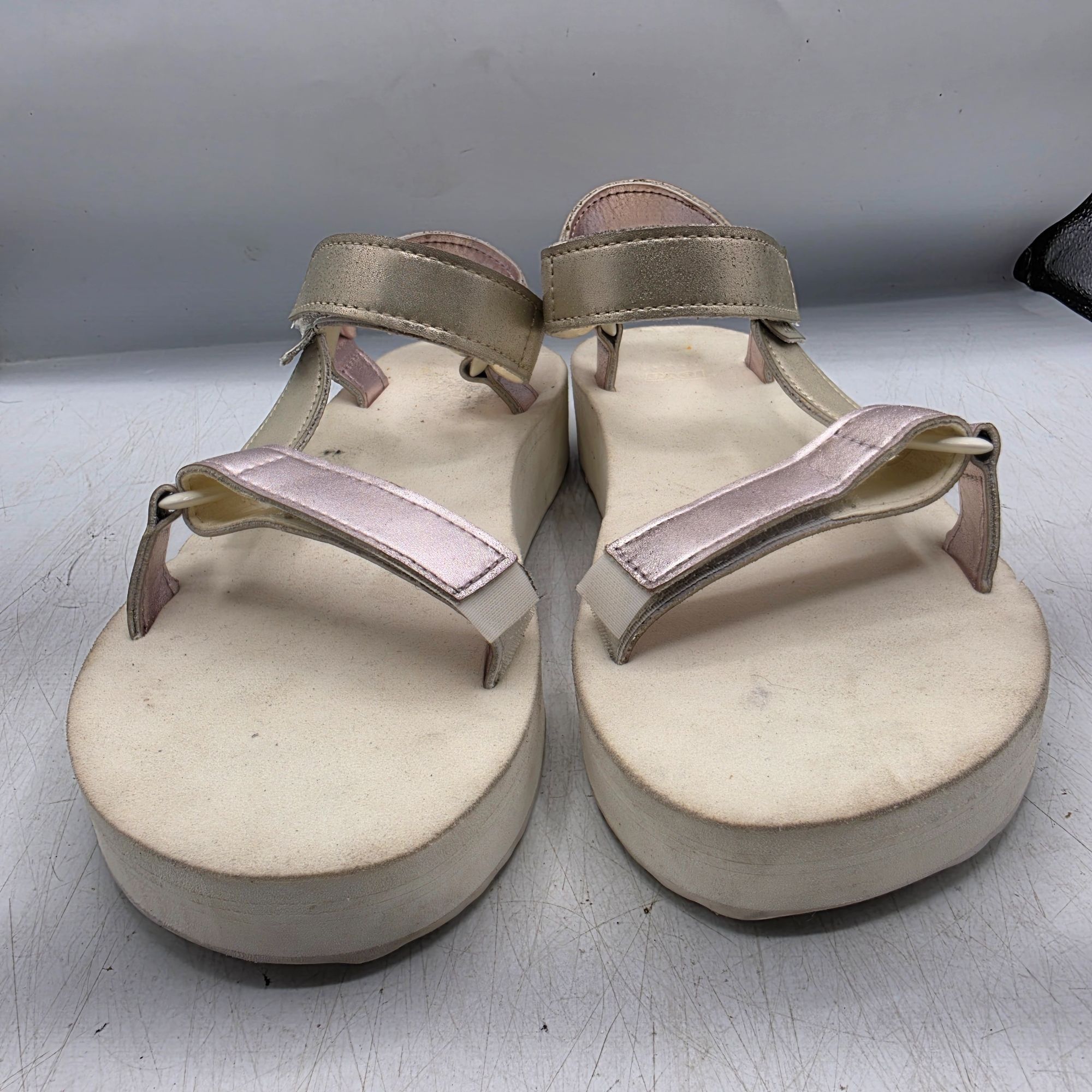 Teva Teva Flatform Womens 8 Platform Sandals Universal Metallic S Size US 8 / IT 38 - 2 Thumbnail