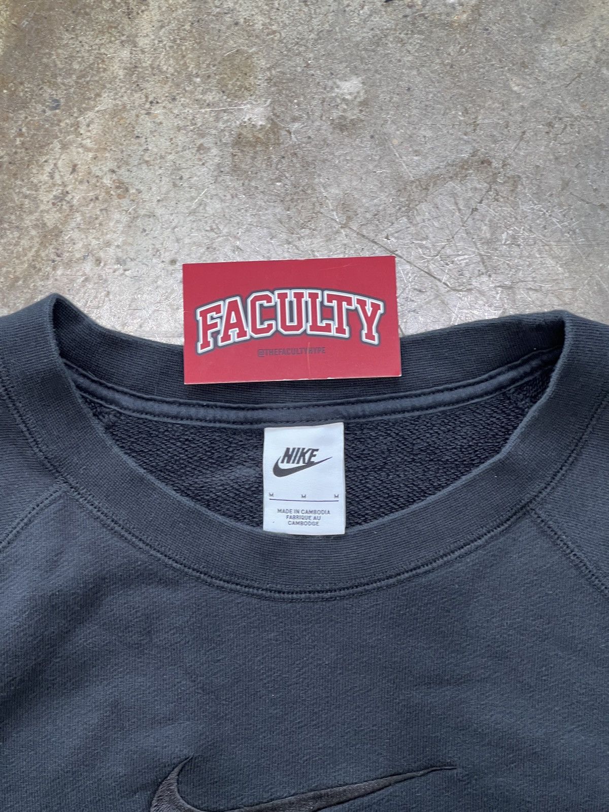 Nike Nike Air Embroidered Logo Pullover Crewneck Medium Size US M / EU 48-50 / 2 - 3 Thumbnail