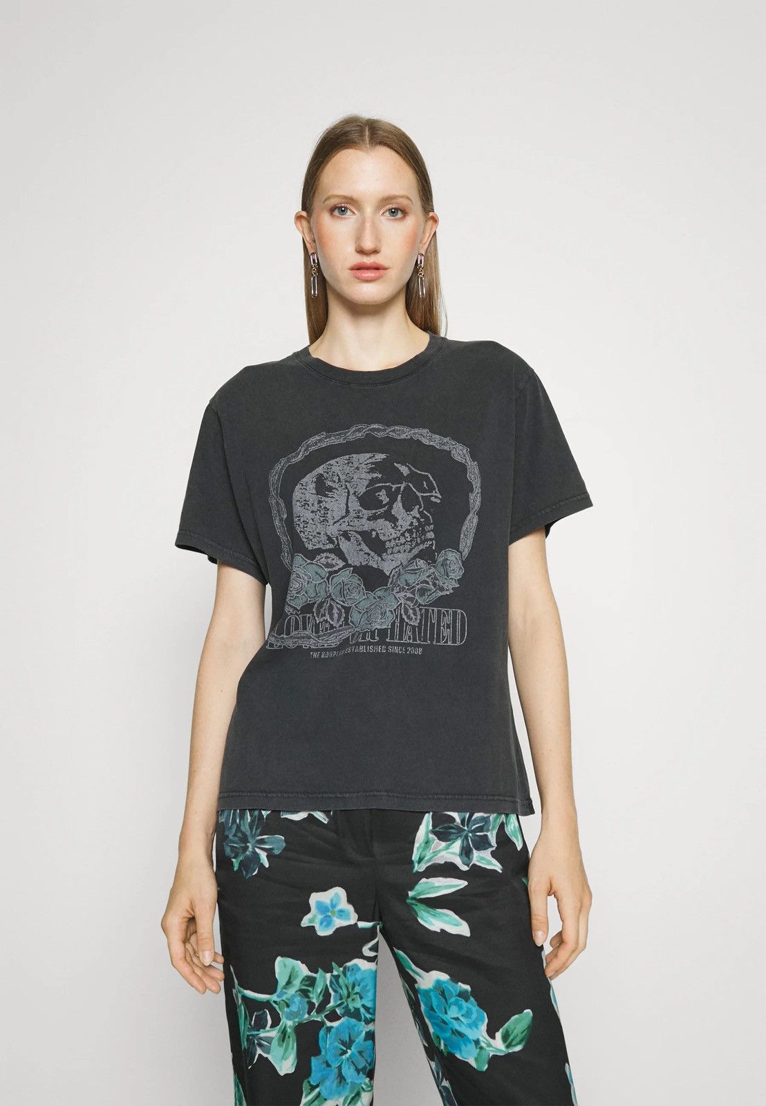 The Kooples The KOOPLES Garment Dyed Washed Gray/Black T-Shirt Size M / US 6-8 / IT 42-44 - 13 Thumbnail