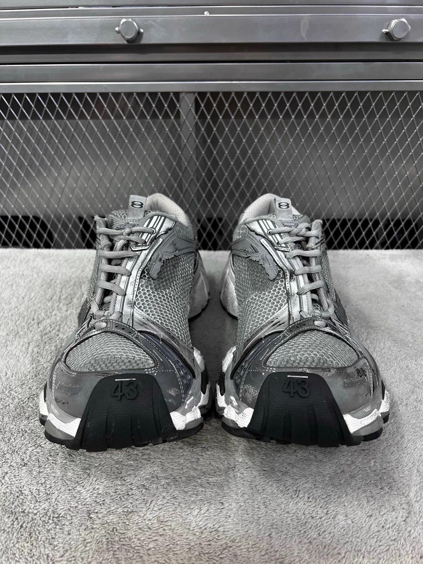 Balenciaga Balenciaga Stapler PU Gray 43 Mint Worn 1x Size US 10 / EU 43 - 2 Thumbnail