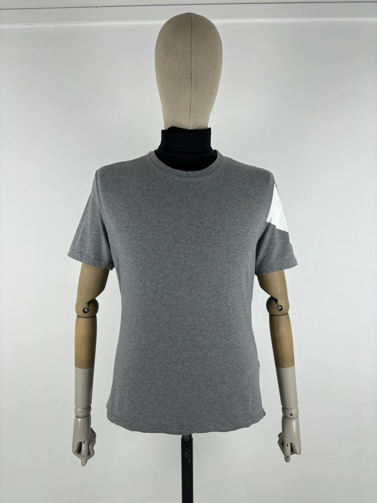 Moncler Gamme Bleu THOM BROWNE GAMME BLEU MAGLIA Big Patch Gray Italy Short Sleeve T-Shirt Size US M / EU 48-50 / 2 - 2 Thumbnail