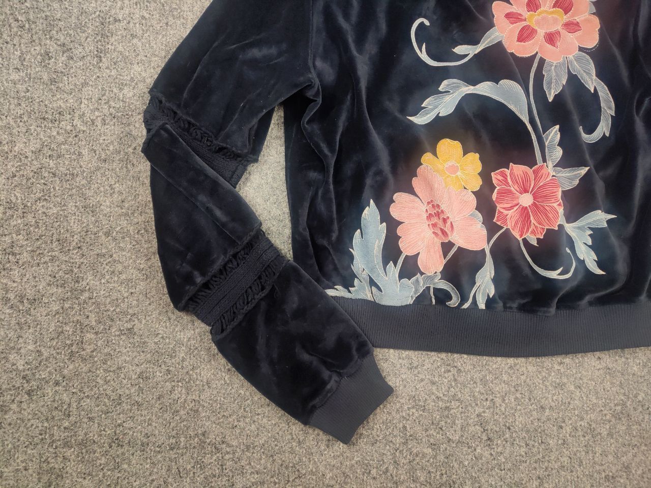 Chloe See by Chloe Floral Velour Crochet Sleeve Pullove Sweatshirt Size L / US 10 / IT 46 - 7 Thumbnail