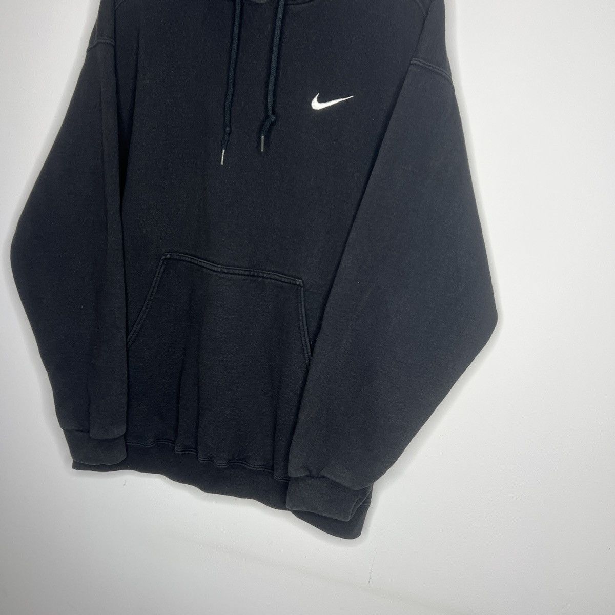 Nike Vintage Nike Hoodie Black Logo Swoosh Boxy 90s Size US L / EU 52-54 / 3 - 2 Thumbnail
