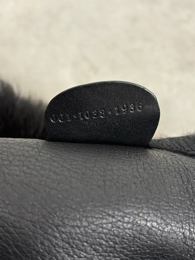 Gucci 2000s Gucci Black Wolf Fur Leather Shoulder Bag Size ONE SIZE - 10 Thumbnail