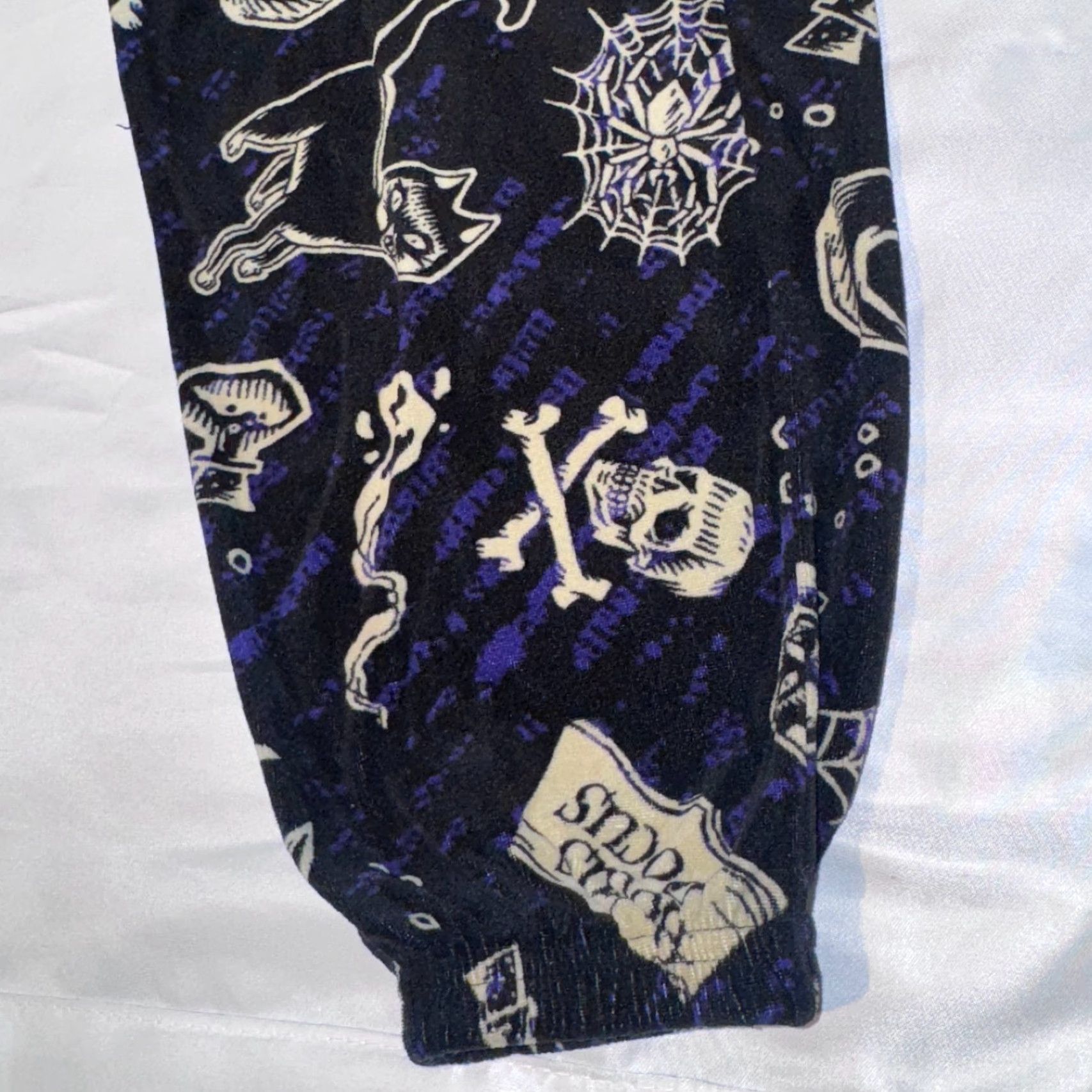 Disney Disney Hocus Pocus Pajama Pants Women's Small Purple & Black Size 28" / US 6 / IT 42 - 2 Thumbnail
