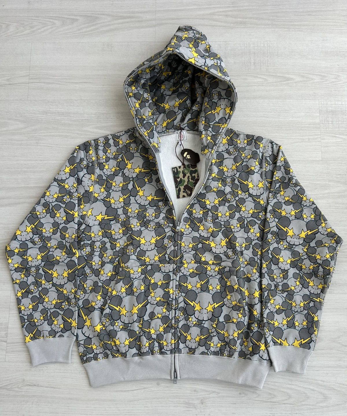 Bape × Kaws A Bathing Ape BAPE x Kaws Yellow Skullsta Full