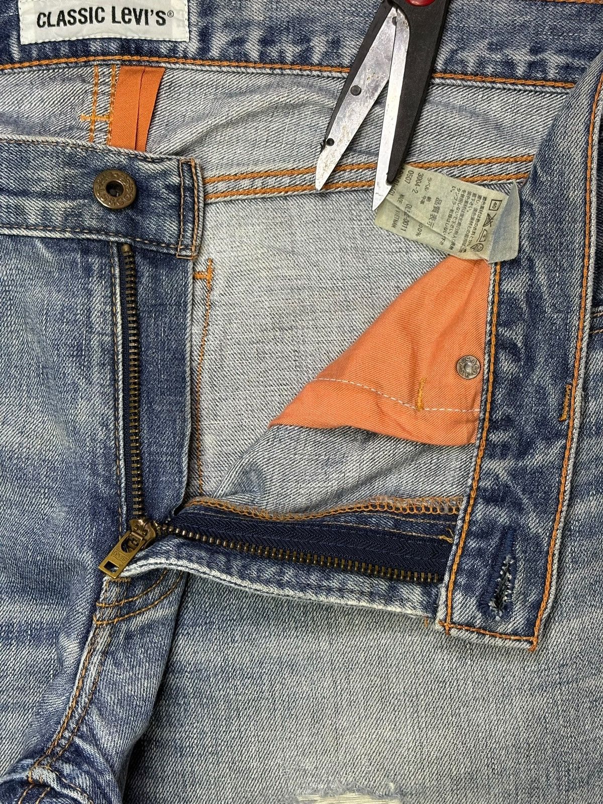 Levi's Vintage 90s Levis 502 Faded Wash Distressed Baggy Jeans Size US 34 / EU 50 - 9 Thumbnail