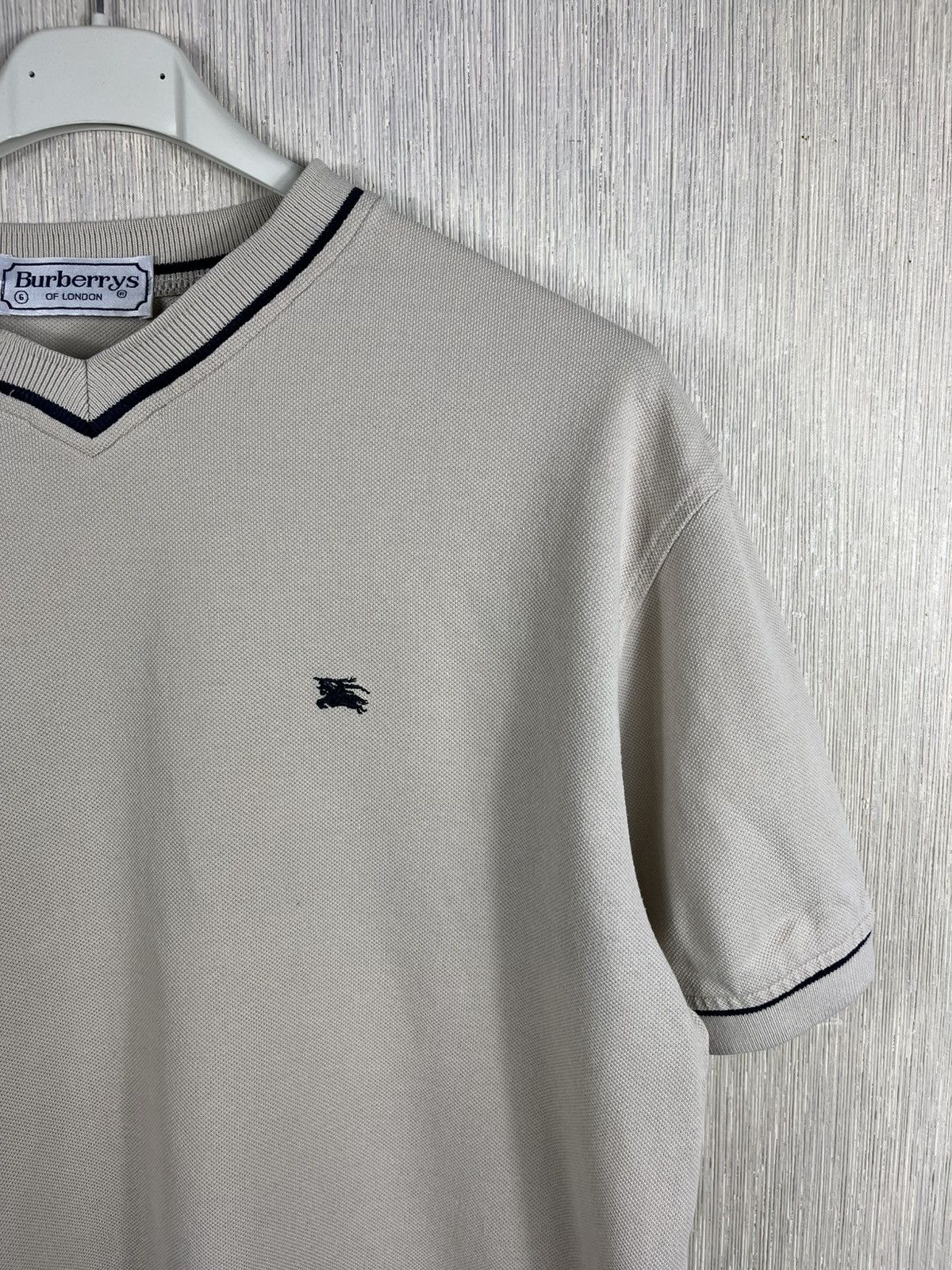 Burberry Vintage 90s Burberrys classic chest logo knight t-shirt Size US L / EU 52-54 / 3 - 3 Thumbnail