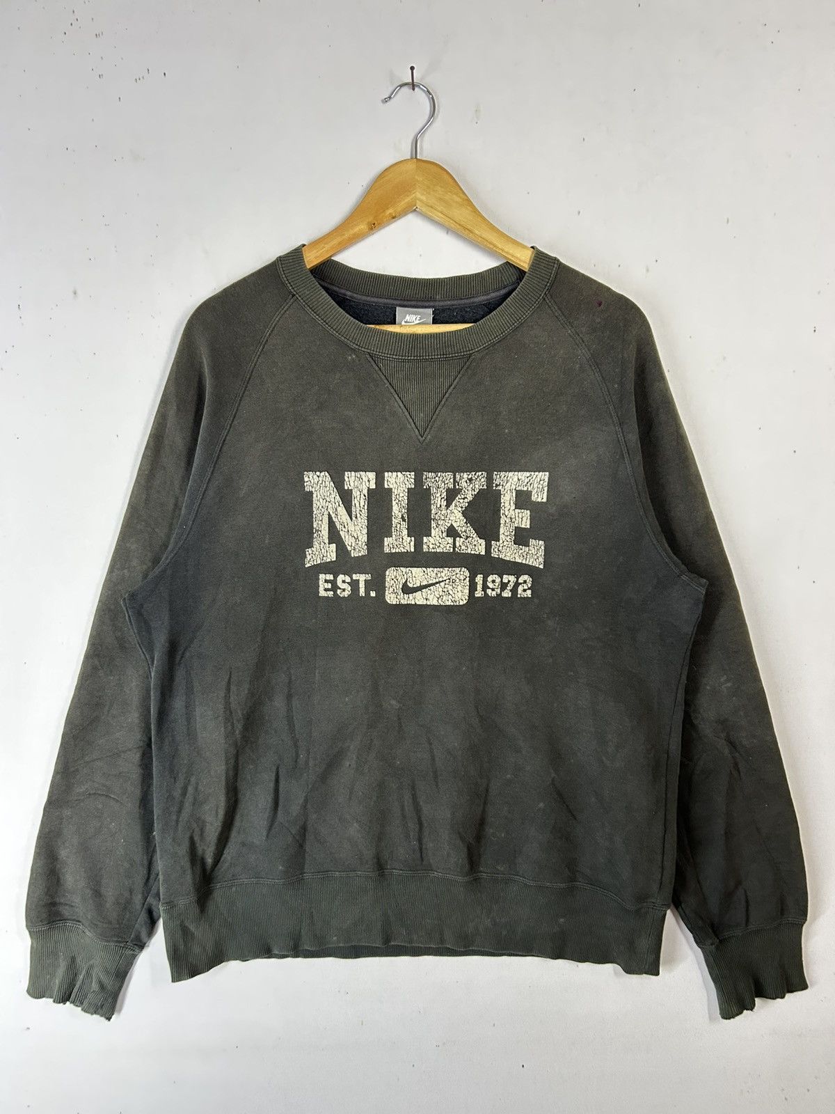 Nike × Vintage Vintage Thrashed Sunfaded Nike Spellout Size US M / EU 48-50 / 2 - 1 Thumbnail