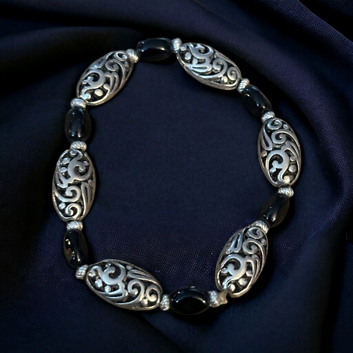 Other Silver and black filigree bead stretch bracelet Size ONE SIZE - 1 Thumbnail