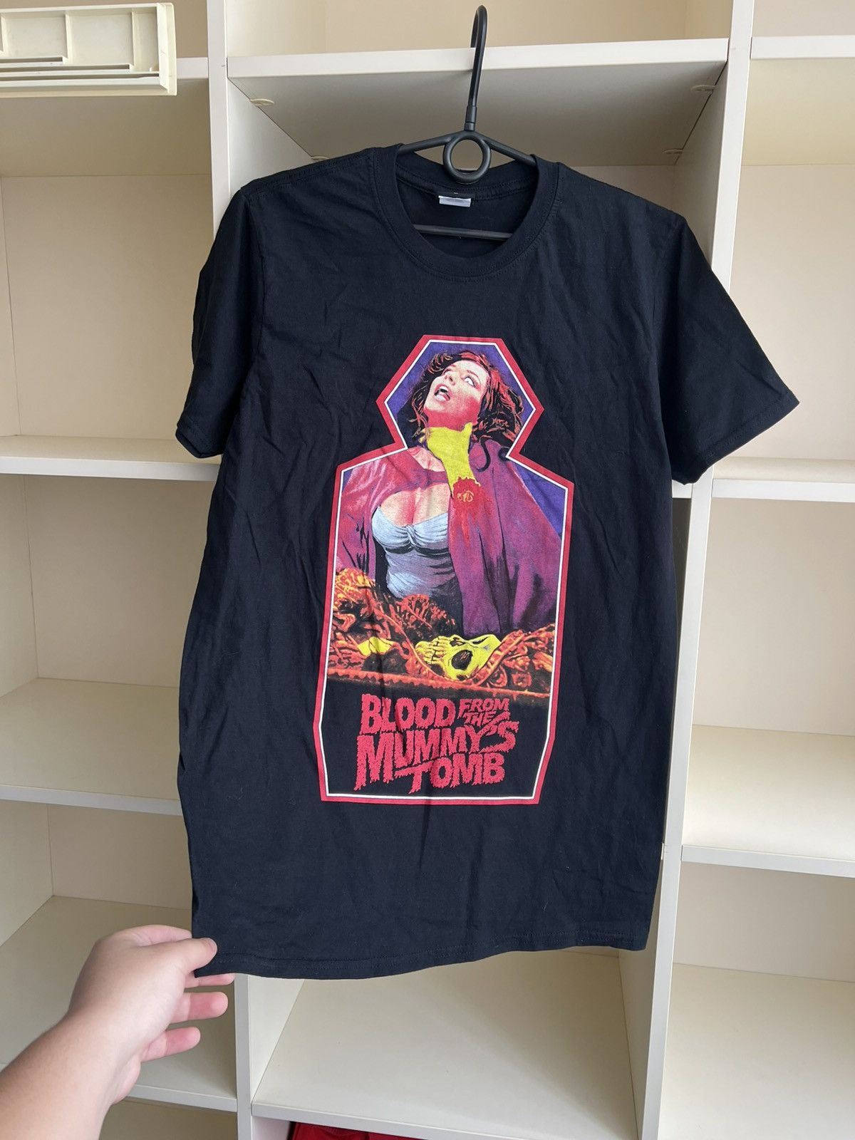 Expert Horror Blood from the Mummy’s Tomb Hammer Horror Movie T-Shirt Tee Size US M / EU 48-50 / 2 - 4 Thumbnail