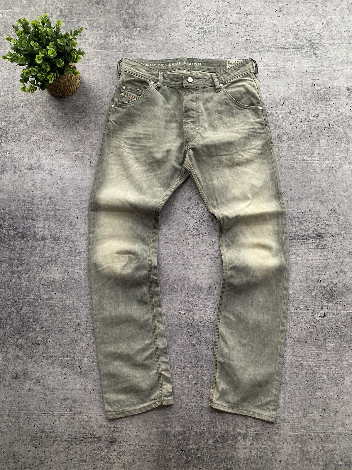 Diesel × Diesel Black Gold Diesel industry krooley Regular slim carrot jeans italy Size US 32 / EU 48 - 1 Thumbnail