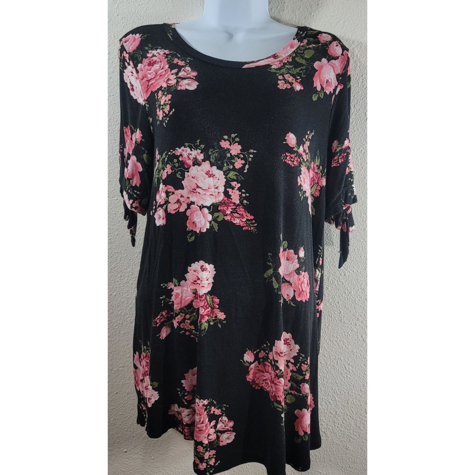 Other Reborn J Black Pink Floral Round Neck Top Medium Lightweight Size M / US 6-8 / IT 42-44 - 1 Thumbnail