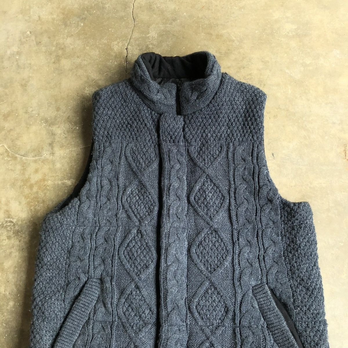 Japanese Brand 2000s Joey Factory Knitted Wool Cable Pattern Vest Luxury Size US M / EU 48-50 / 2 - 3 Thumbnail