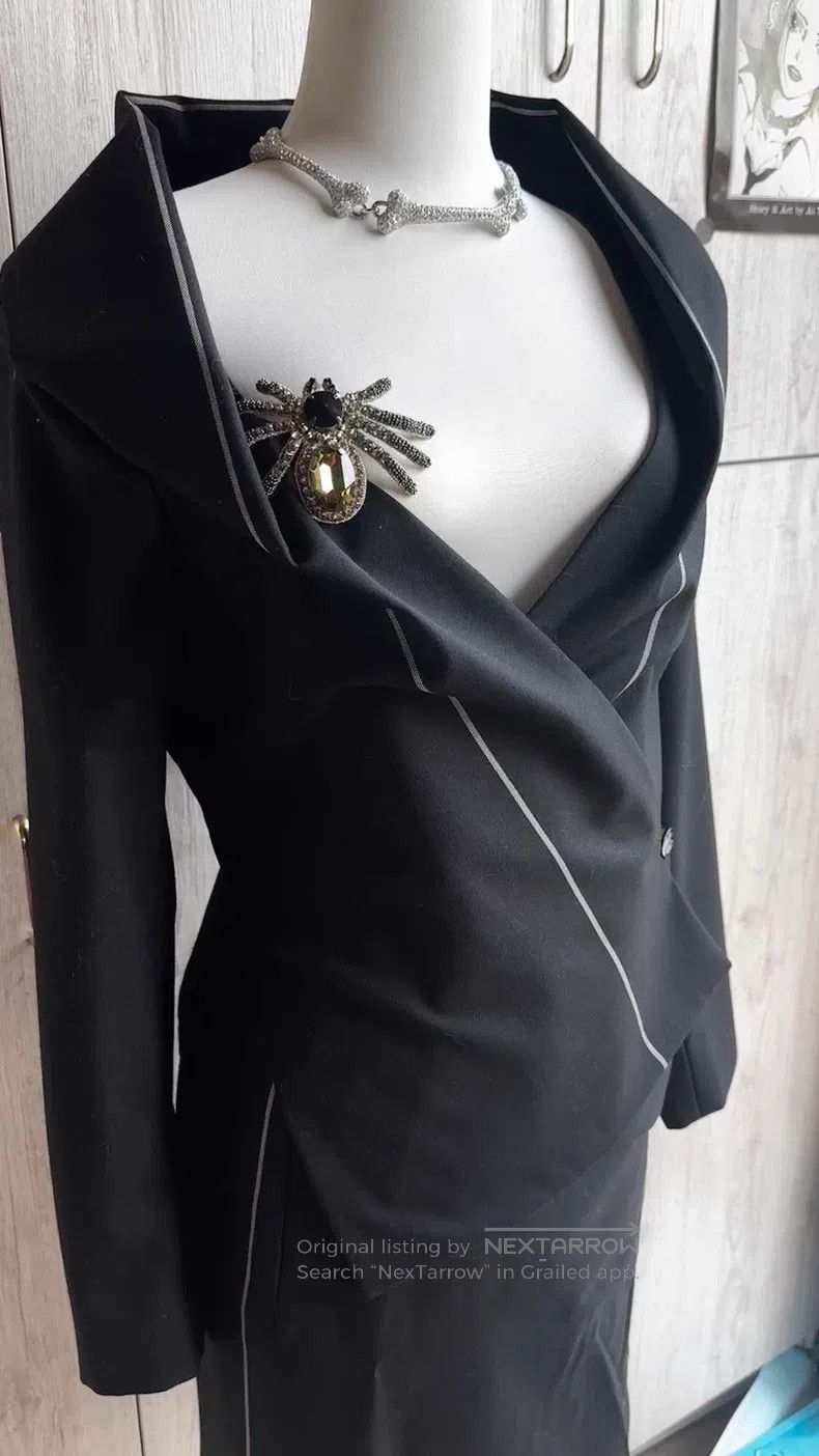 Vivienne Westwood Vivienne Westwood Black large V-neck suit, 100% wool Size M / US 6-8 / IT 42-44 - 4 Thumbnail