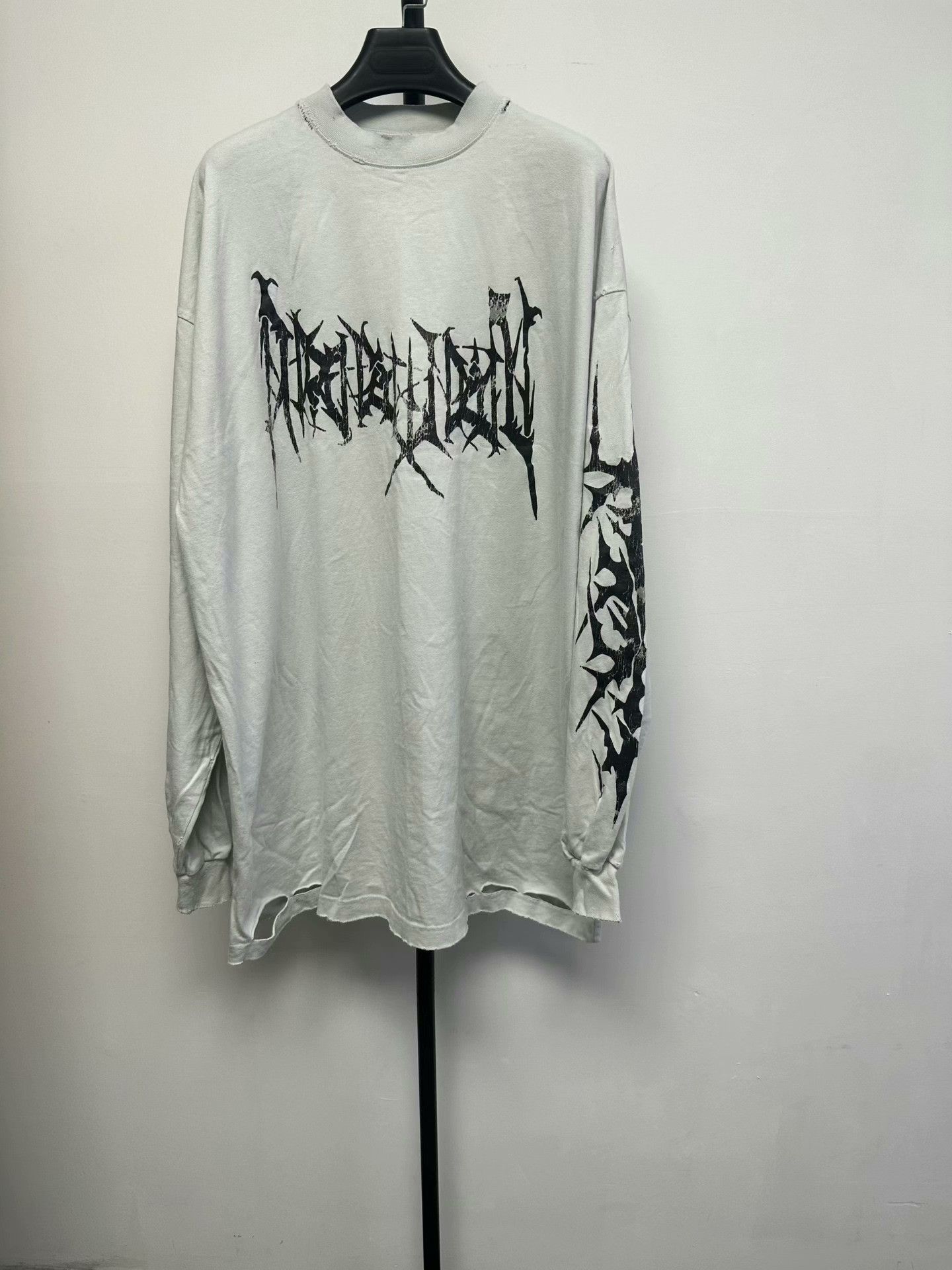Balenciaga Balenciaga Long-Sleeve T-Shirt Size M / US 6-8 / IT 42-44 - 1 Thumbnail